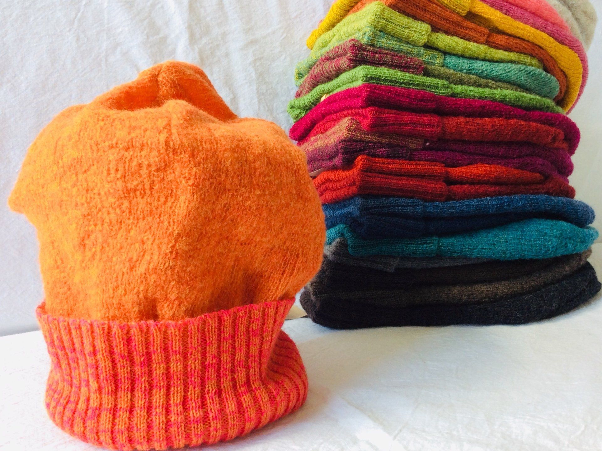 Handgefertigte Mode, nachhaltige Wolle, Mode aus kbT, GOTS-zertifizierte Wolle, Modeatelier Tübingen