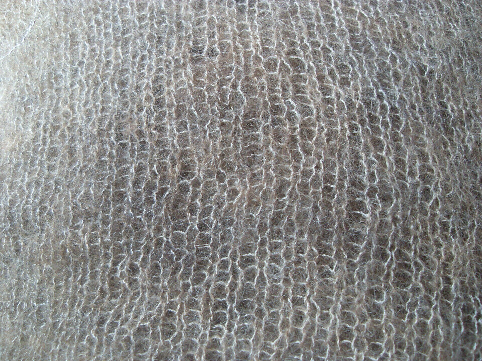 Handgefertigte Mode, nachhaltige Wolle, Mode aus kbT, GOTS-zertifizierte Wolle, Modeatelier Tübingen