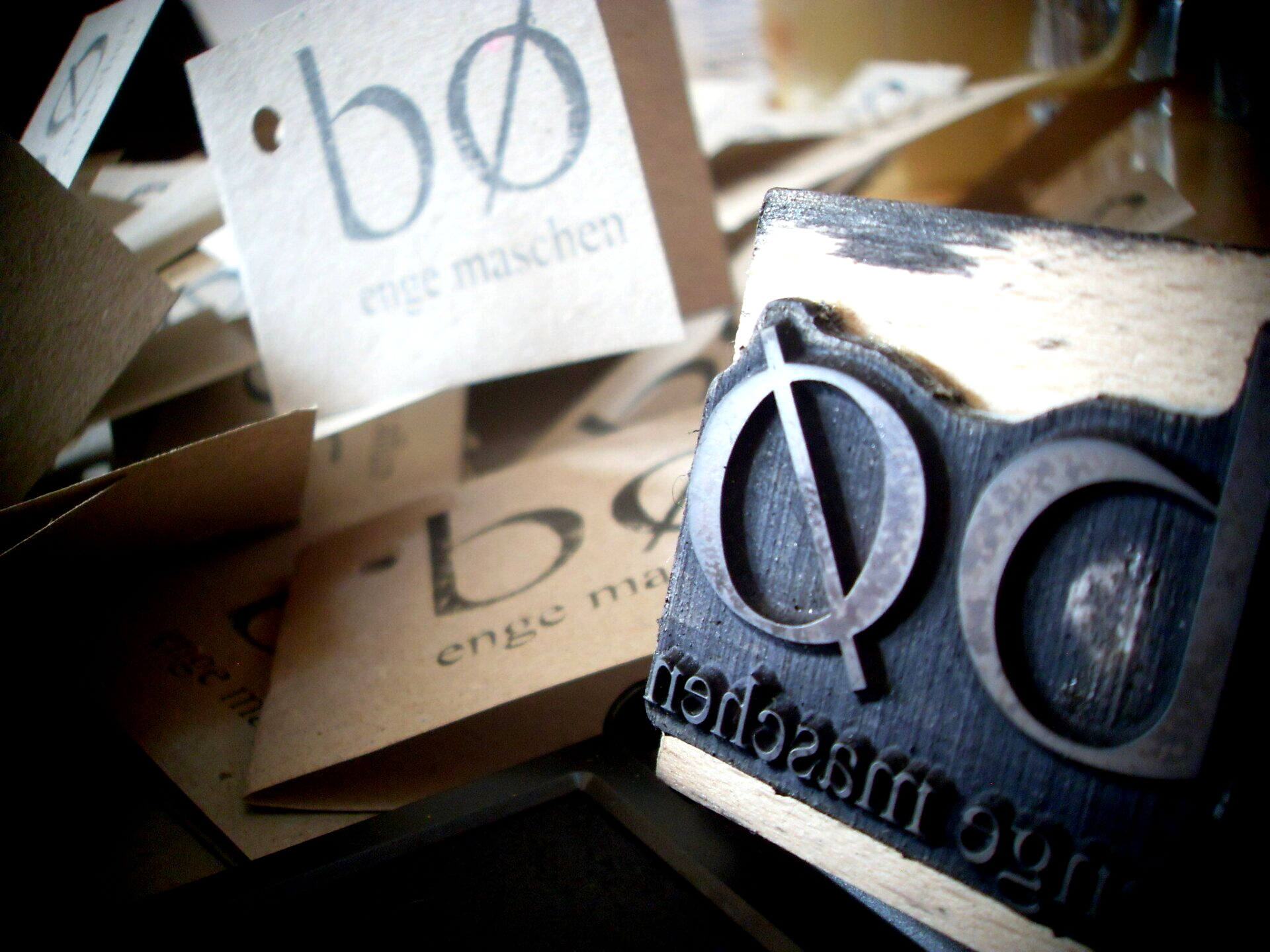 Handgefertigte Mode, nachhaltige Wolle, Mode aus kbT, GOTS-zertifizierte Wolle, Modeatelier Tübingen