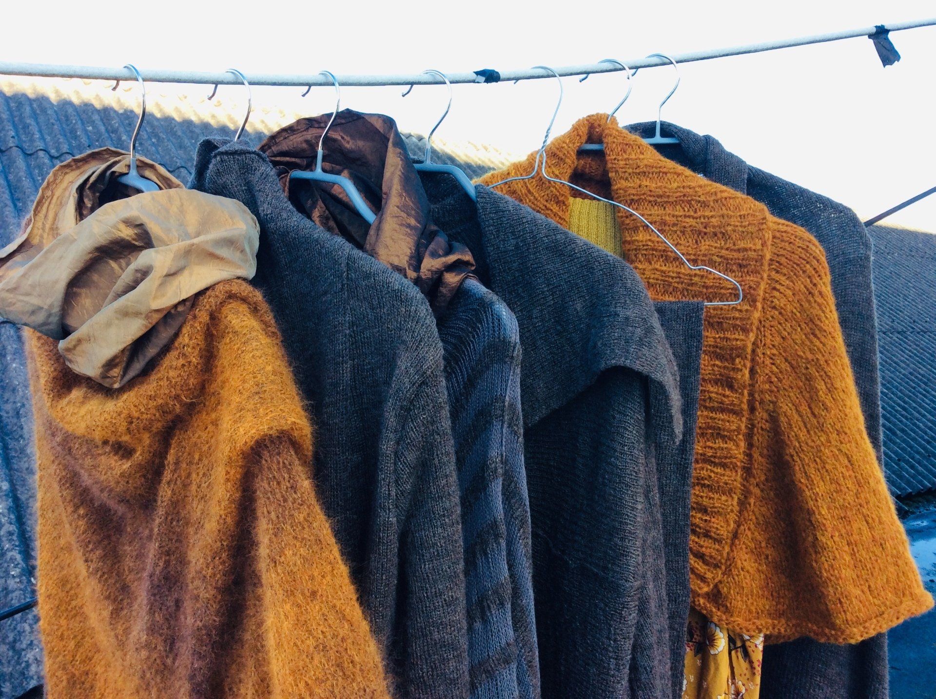 Handgefertigte Mode, nachhaltige Wolle, Mode aus kbT, GOTS-zertifizierte Wolle, Modeatelier Tübingen