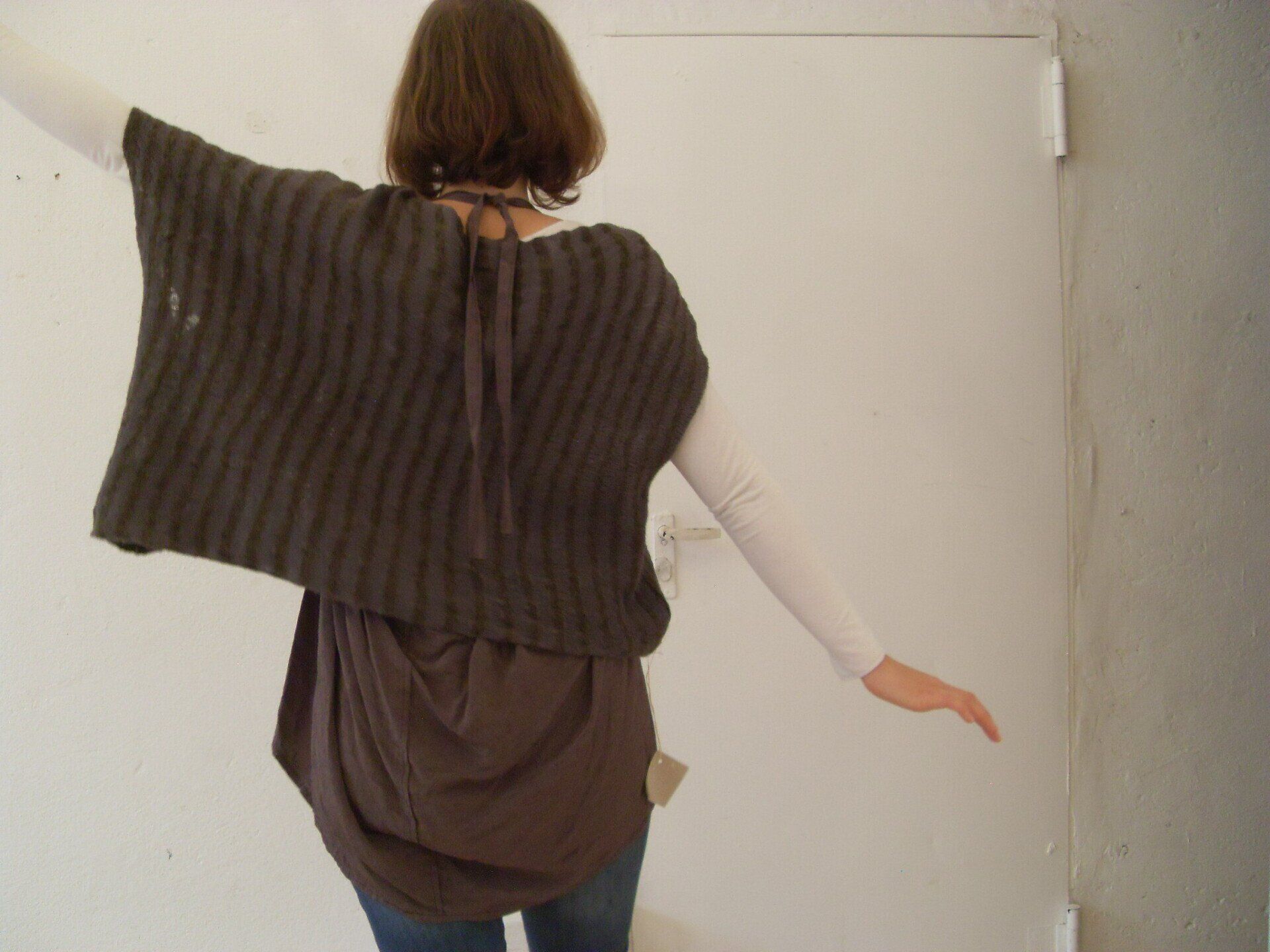 Handgefertigte Mode, nachhaltige Wolle, Mode aus kbT, GOTS-zertifizierte Wolle, Modeatelier Tübingen