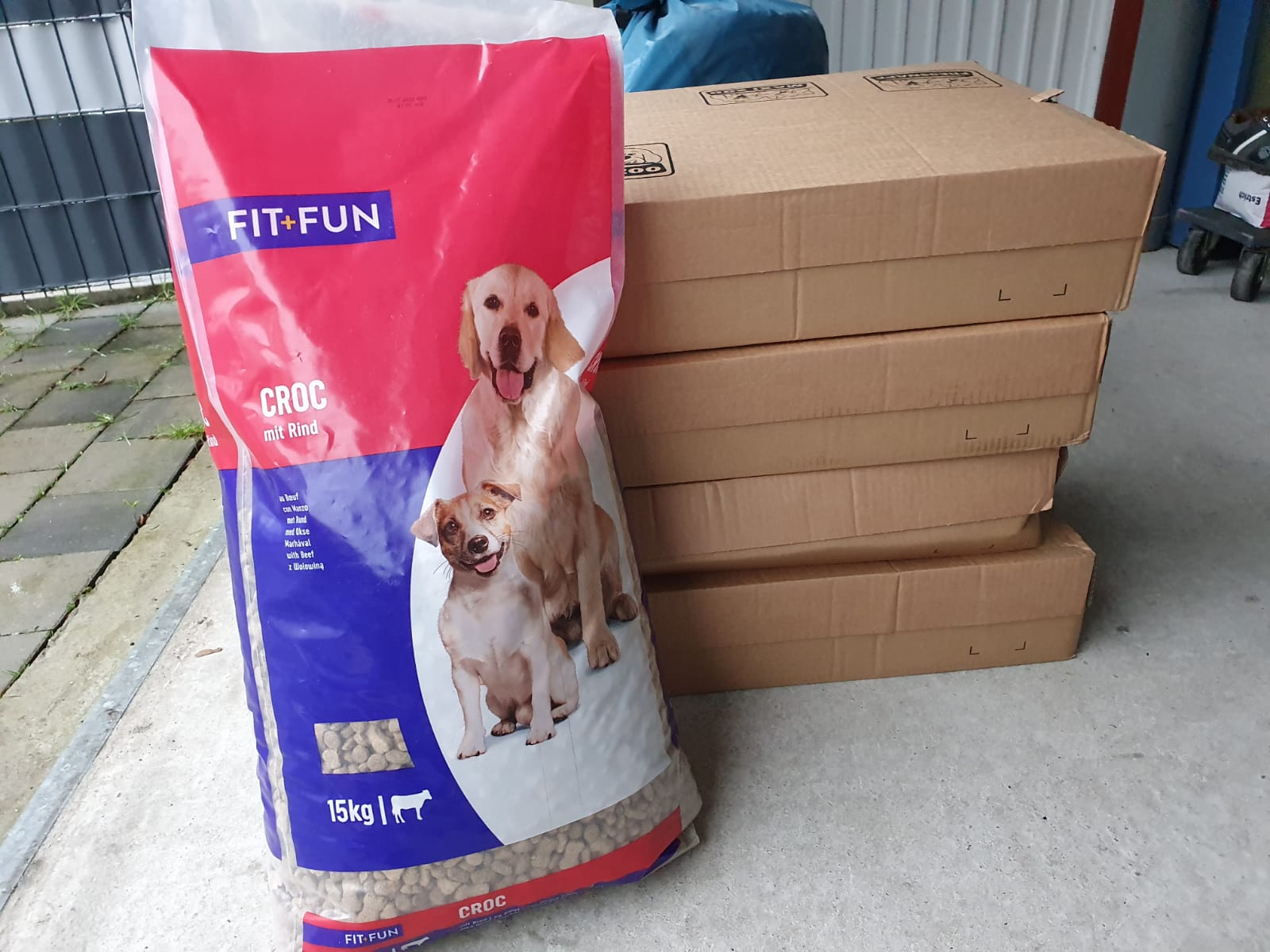 Vielen dank für die großzügige Spende für unsere Hunde, gerade die Welpen werden sich über den Knabberspaß freuen :-)