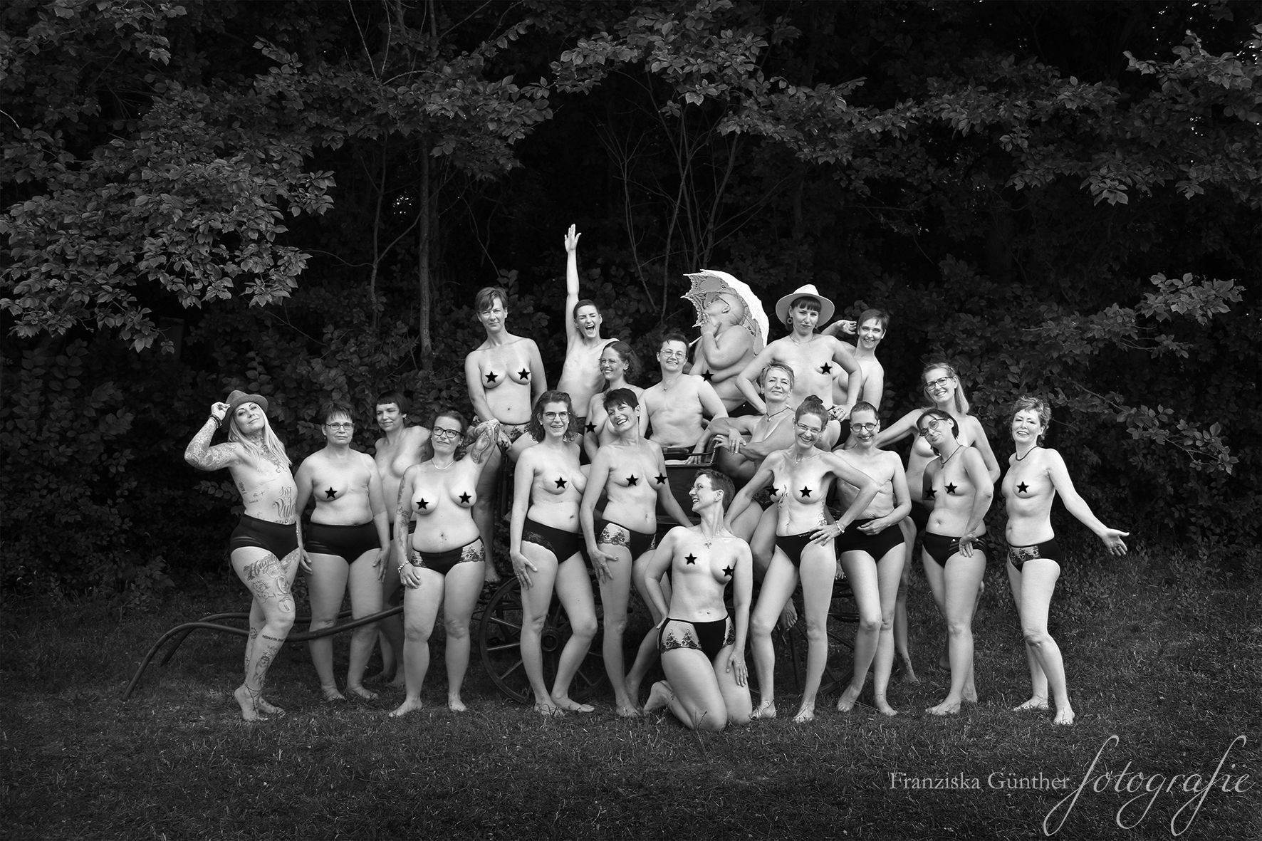 Gruppe von Frauen beim schön & stark Fotoevent von Franziska Günther nach Krebserkrankung
