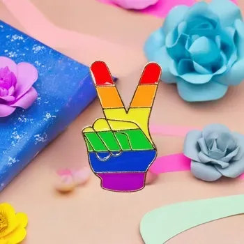 Pride Pin Peace Hand 35x20mm Emaille Messing Pride Accessoire - Genderella Pride Shop