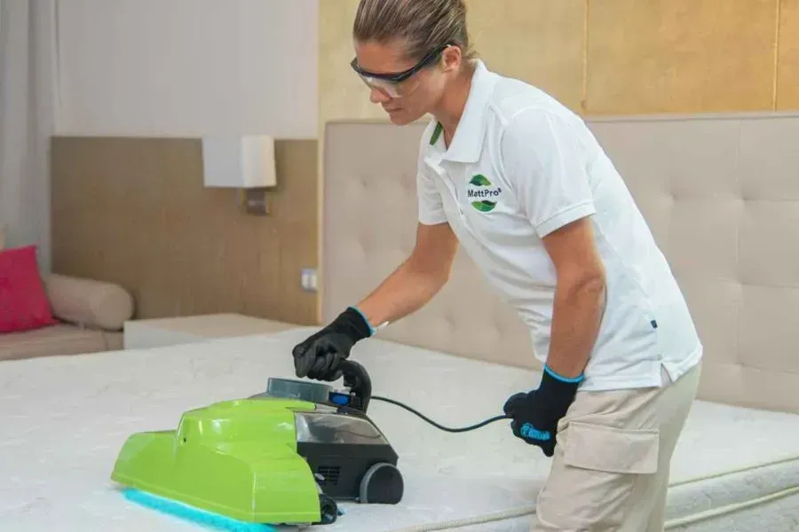 MattPro® UV-C Matratzenreinigungsmaschine im professionellen Einsatz