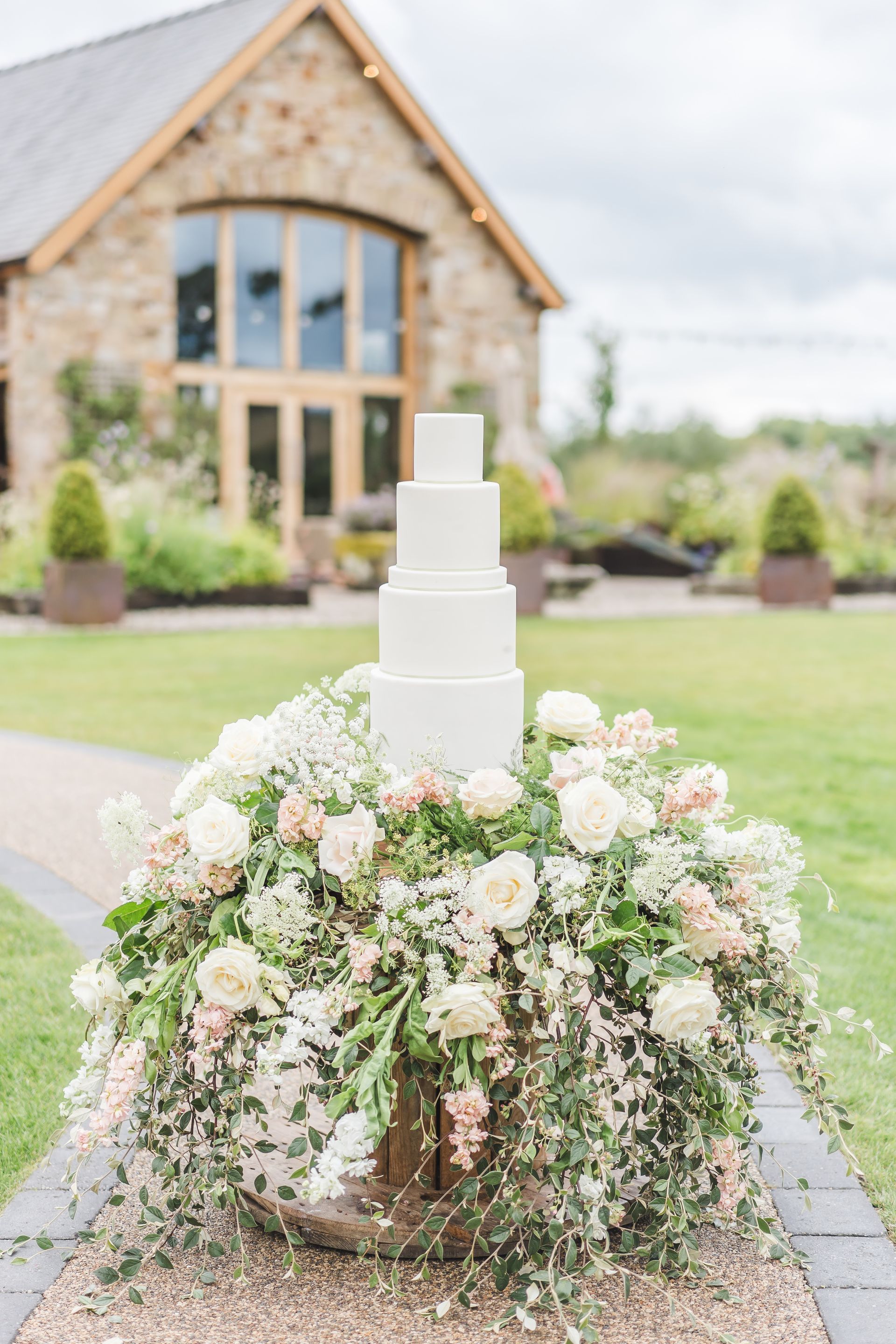 Red Rose Cakes wedding cake