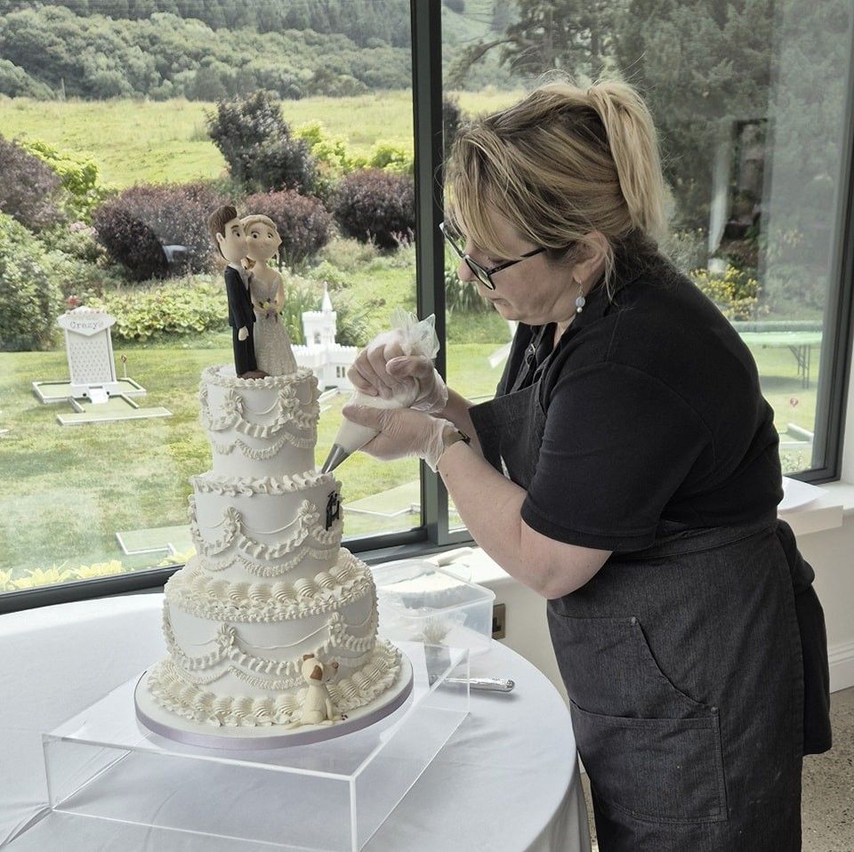 Mel’s Amazing Cakes wedding cake