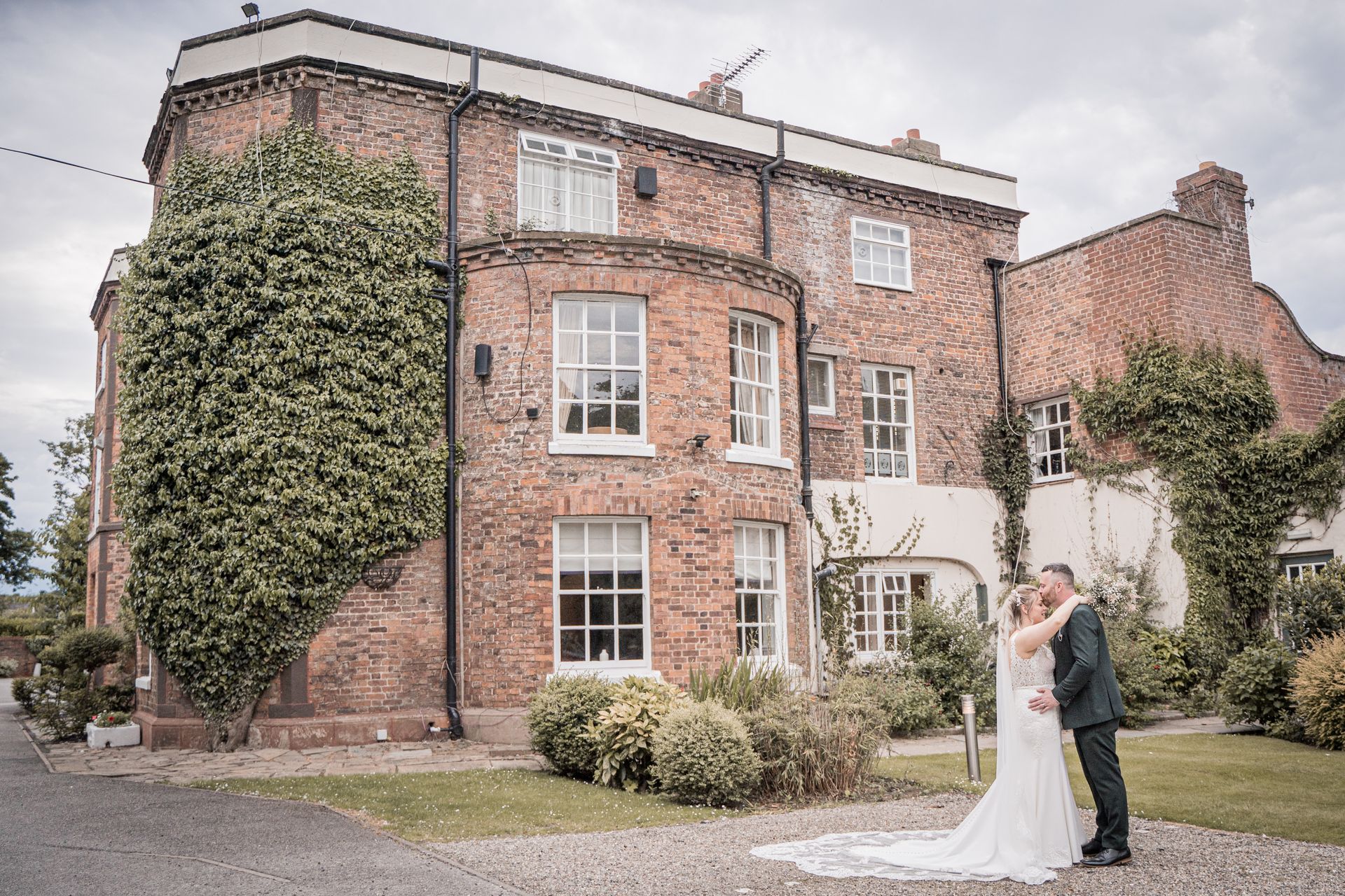Rossett Hall Hotel wedding venue