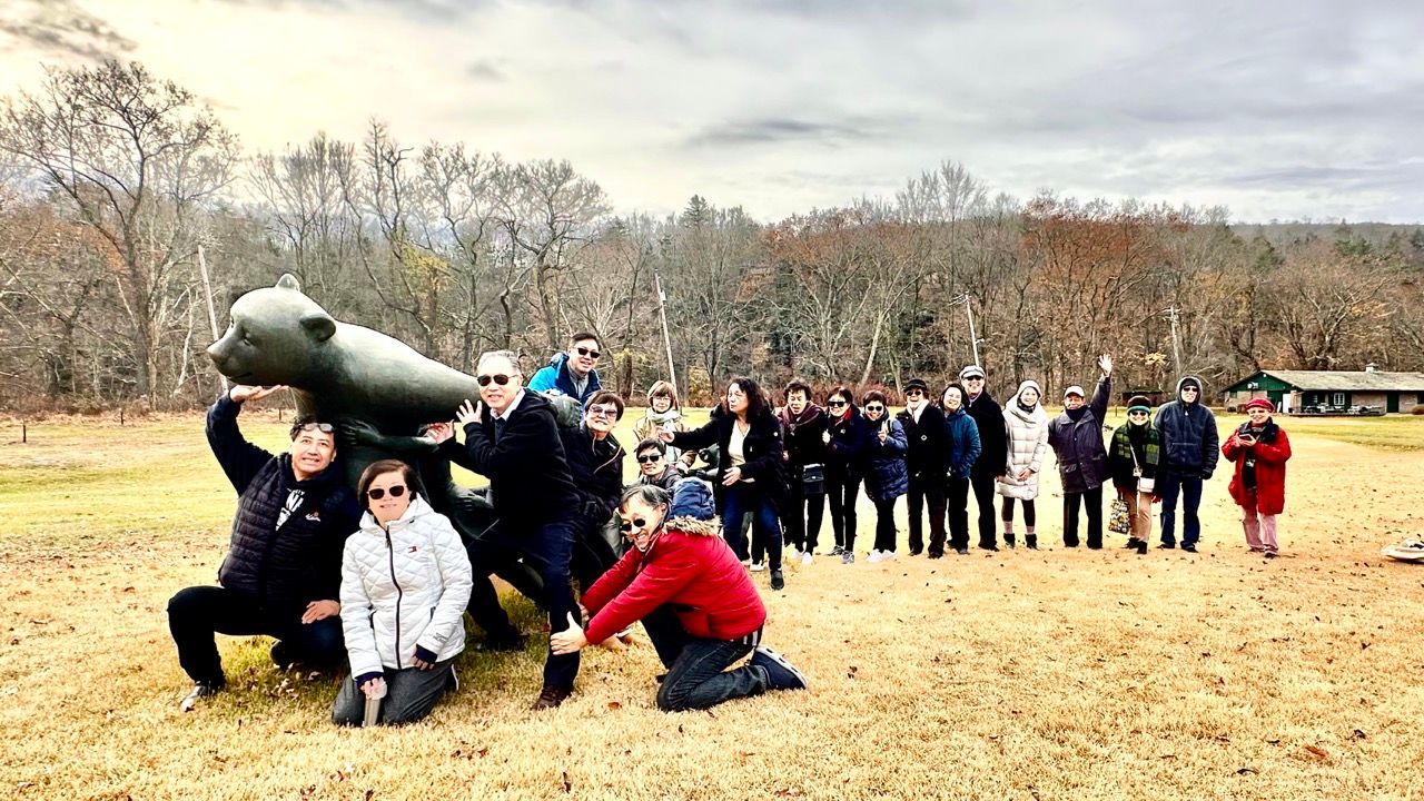 The global tour of the artwork group sculpture