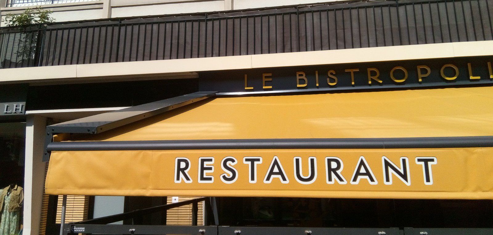 Lambrequin lumineux à LED LAMBREQUIN-STORE-LUMINEUX-LED-NORMANDIE