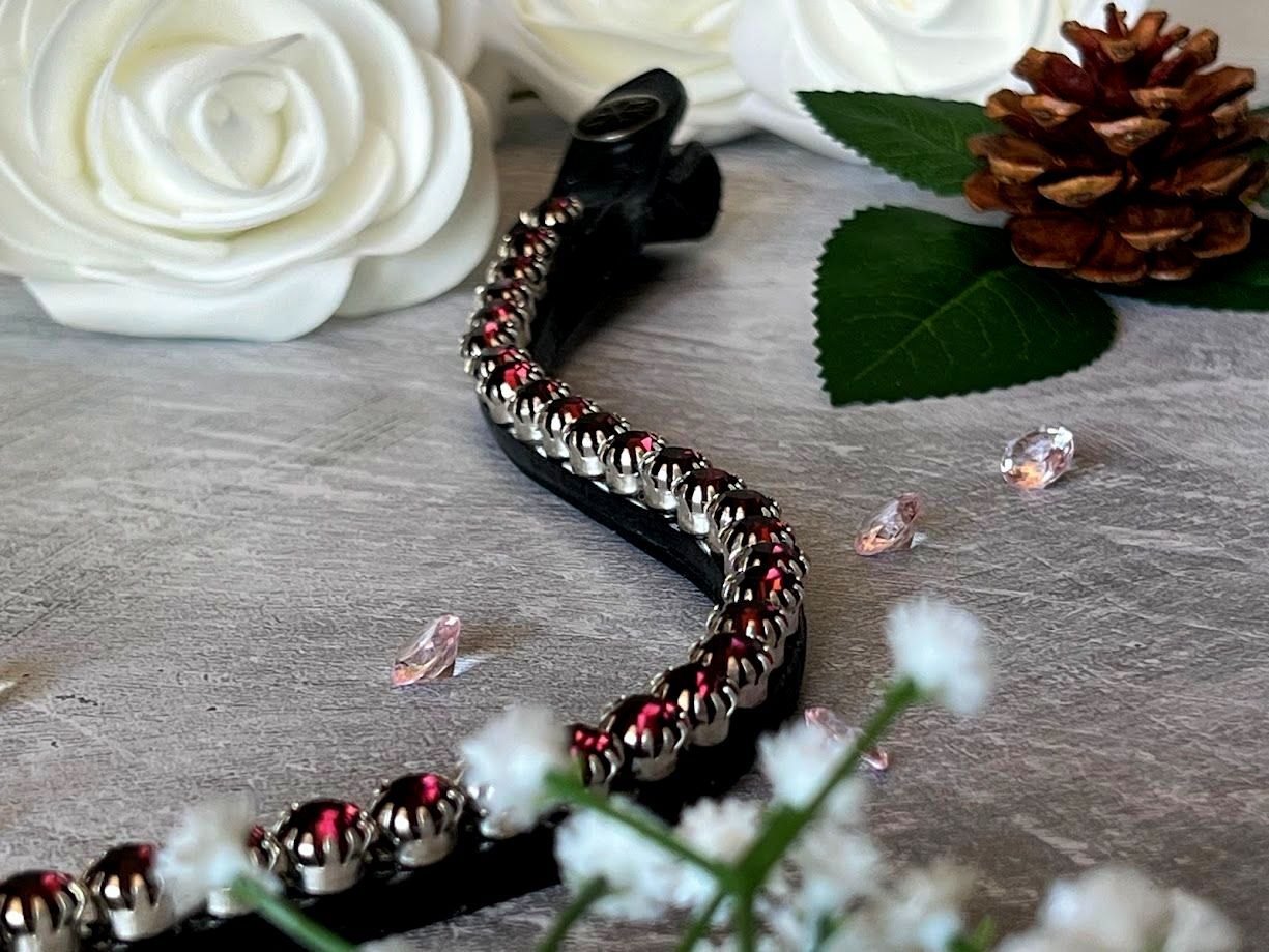 Let every hoofbeat echo with brilliance. Elite Spice crystal browband. 8mm Preciosa crystals in Burgundy. Italian leather. Quick-change with anti-slip grip. Slender anatomical deep u-shape fit. All sizes. By Ice Equestrian.