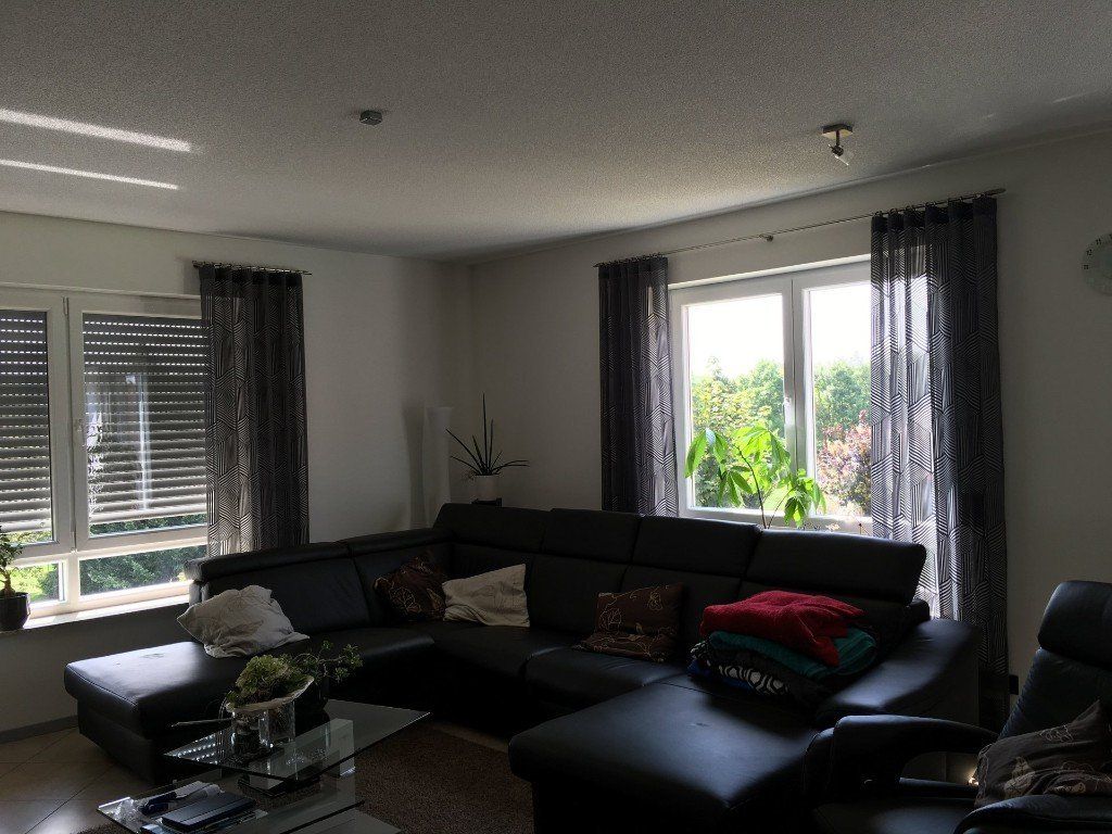 Gardinen als Dekoration in einem Wohnzimmer