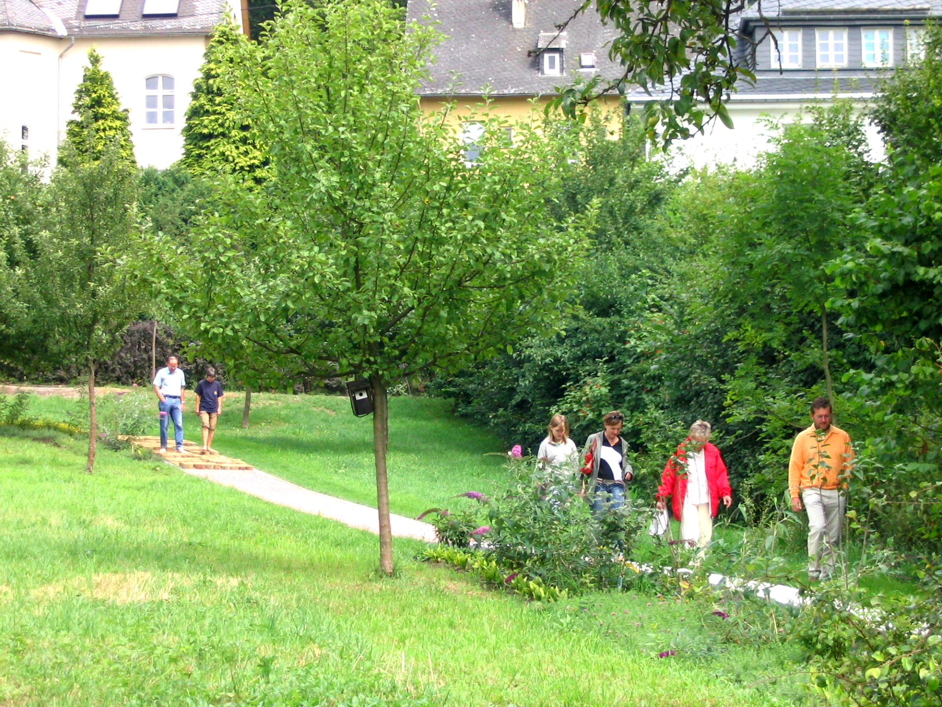 Der Barfußweg im Kurpark von Bad Marienberg Der Barfußweg im Kurpark von Bad Marienberg
