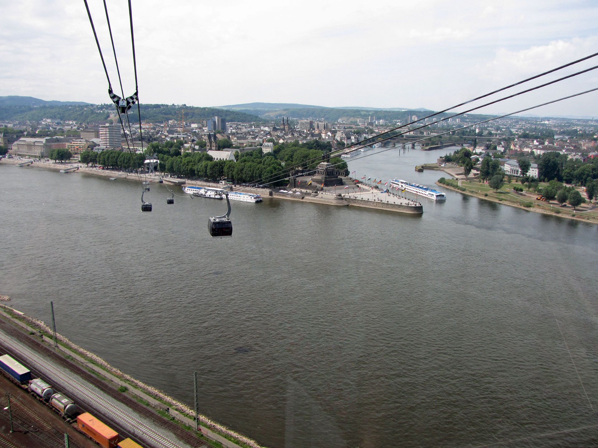 Koblenz, Deutsches Eck mit Seilbahn Koblenz, Deutsches Eck mit Seilbahn