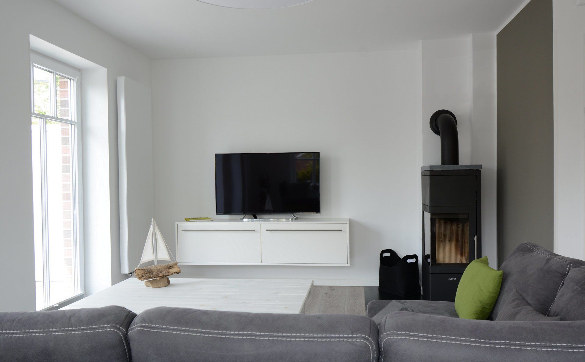 Smart-TV und Kaminofen in Ferienhaus Veronika