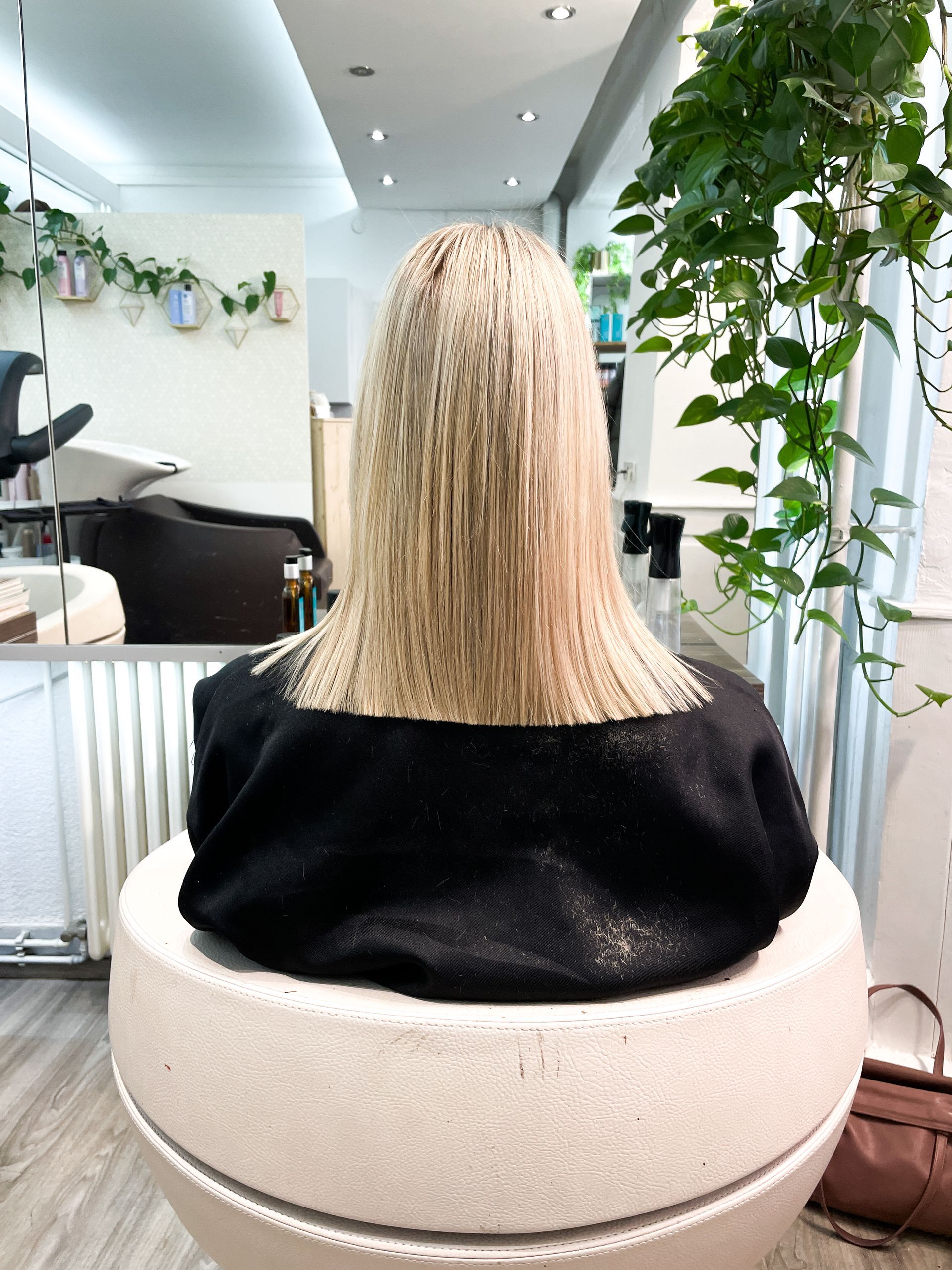 Professioneller Calligraphy Cut Haarschnitt bei Friseur Lela Berger in Konstanz.
