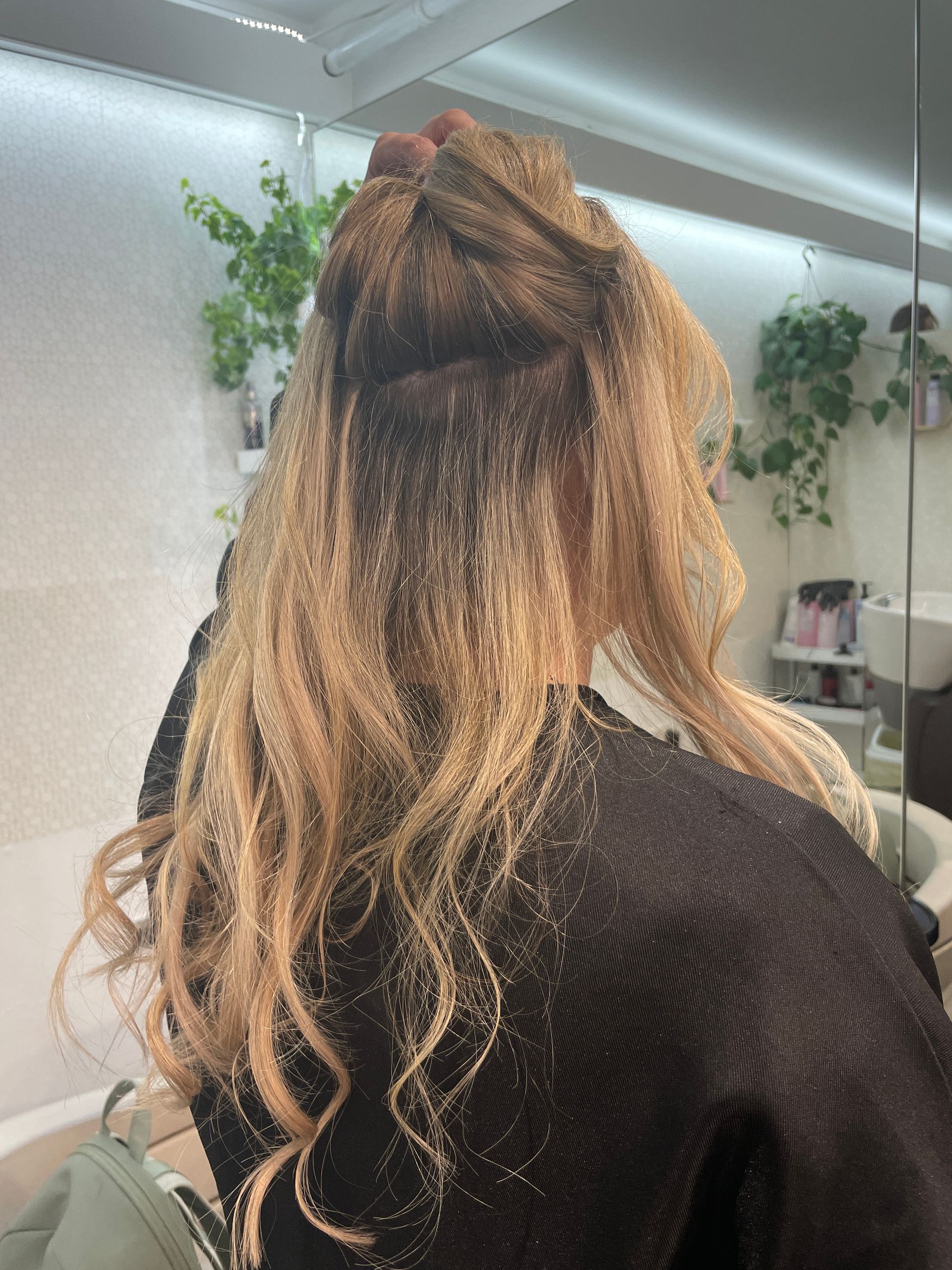 Eingenähte Tresse zur Haarverdichtung von Lela Berger Friseur Konstanz