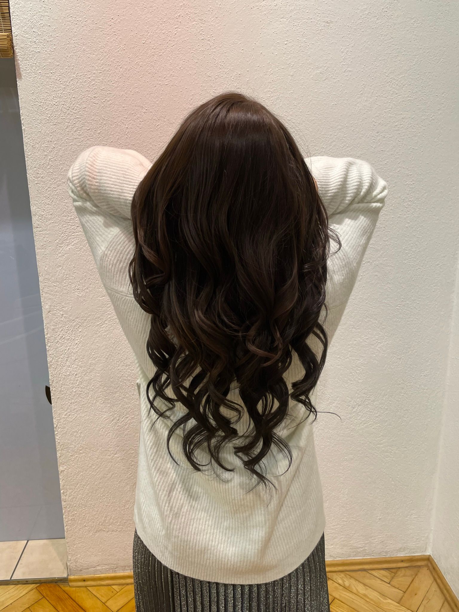 dunkelbraune Wellen mit Tressen Haarverlängerung von Lela Berger Friseursalon