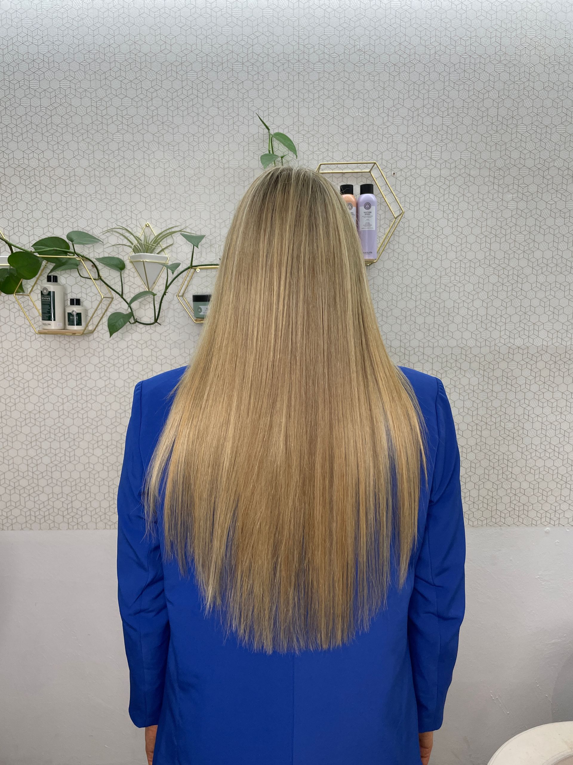 Nachherbild von einer Haarverlängerung und Verdichtung mit Tressen von Lela Berger Friseur Konstanz