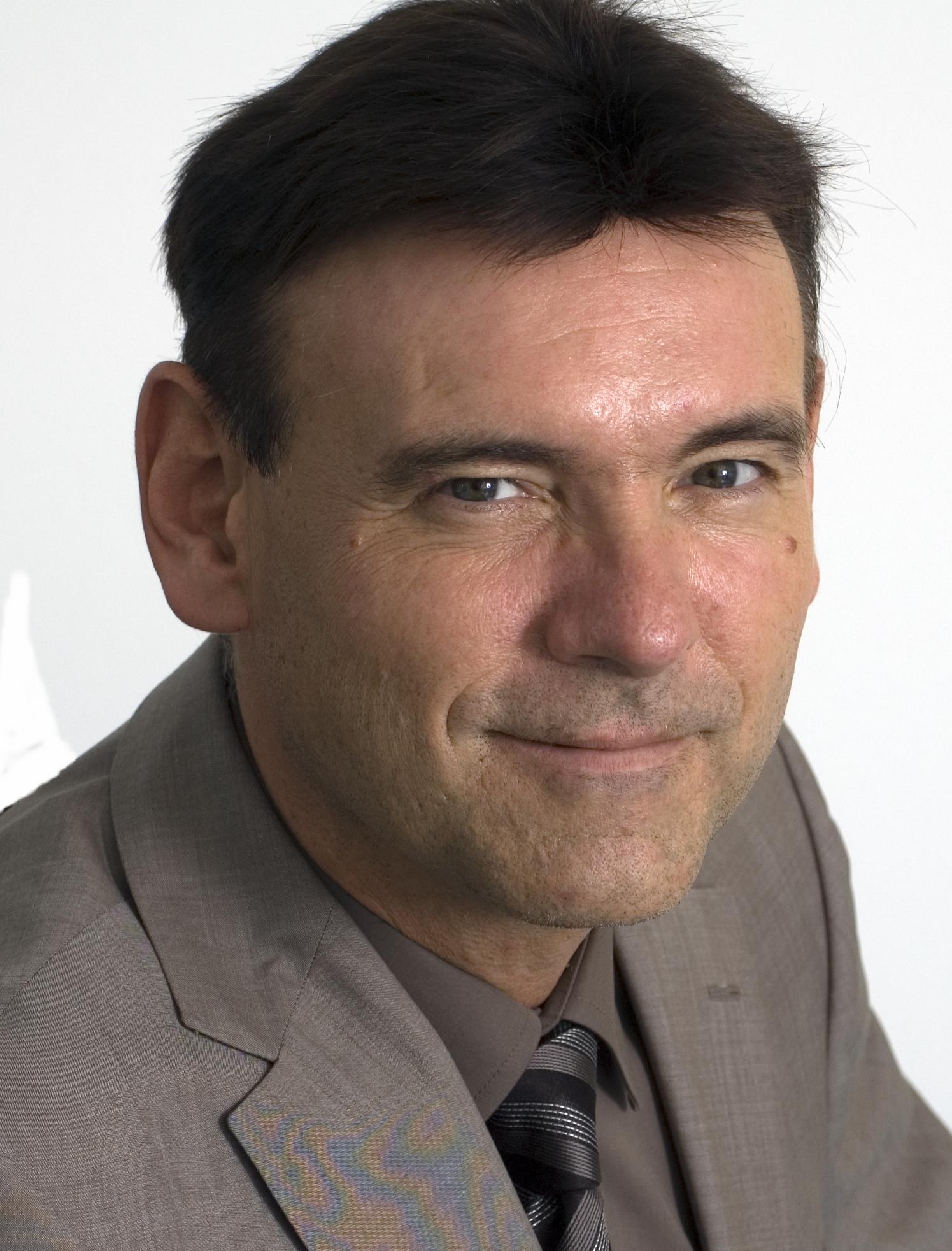 Dr. Ralf Stark