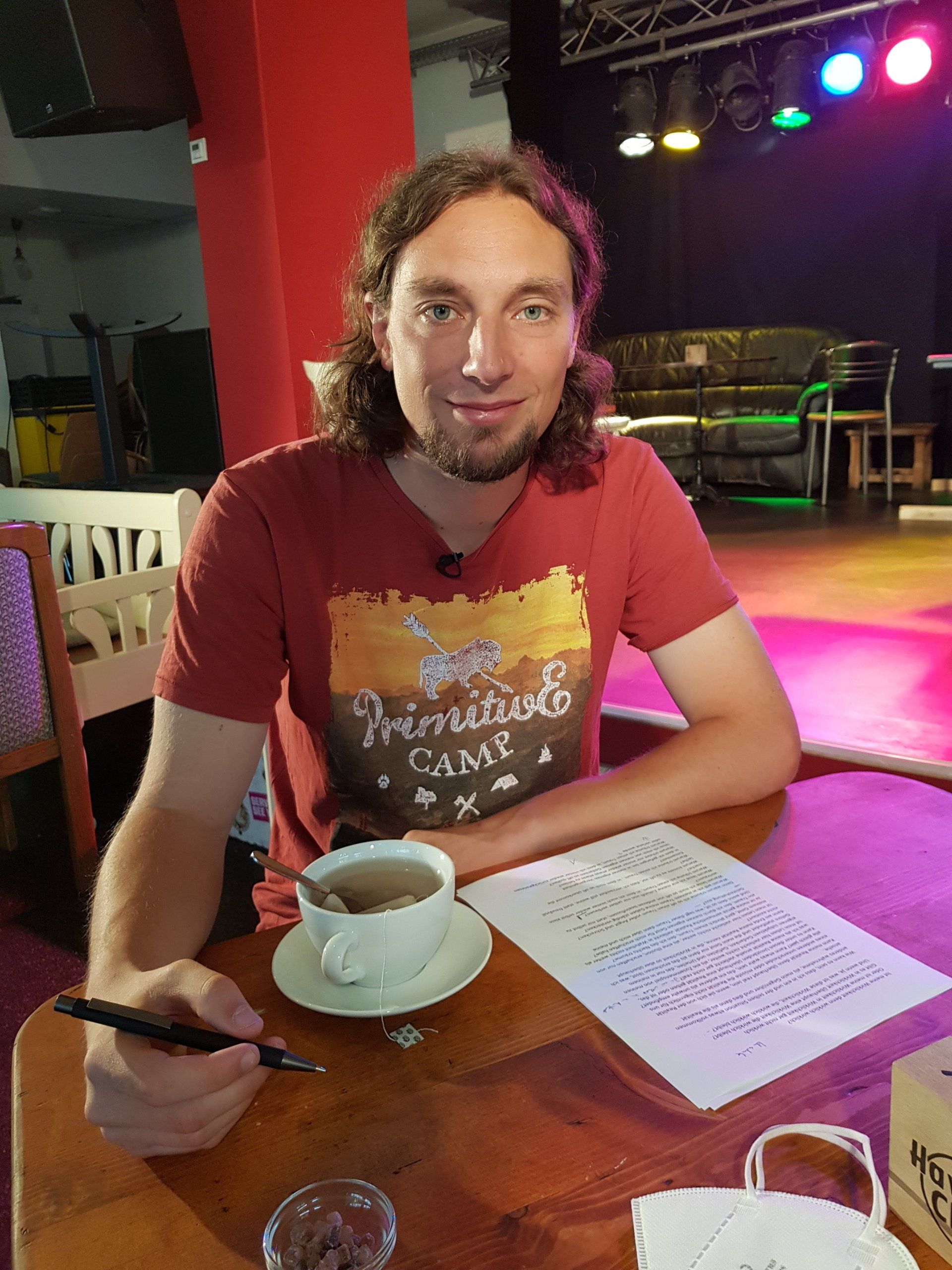 Lange Nacht der Demokratie. Poetry Slammer Tobias.