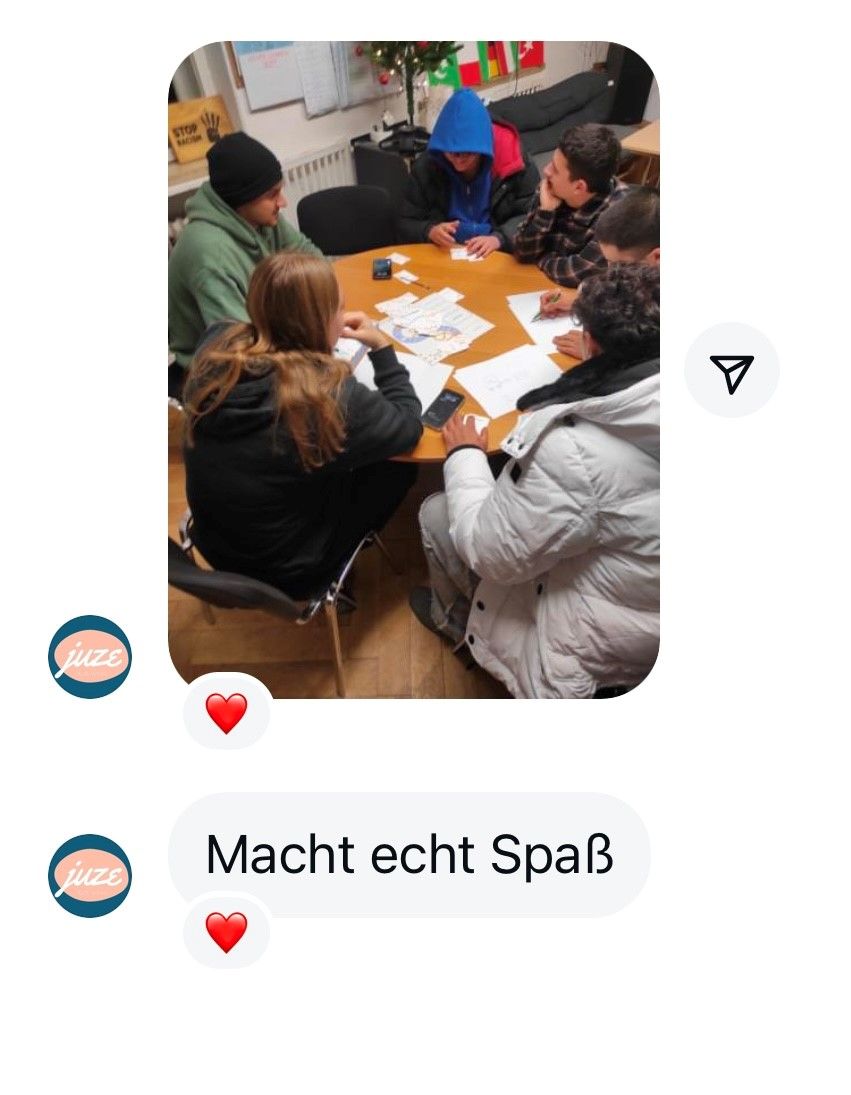 Junge Menschen spielen ein Spiel