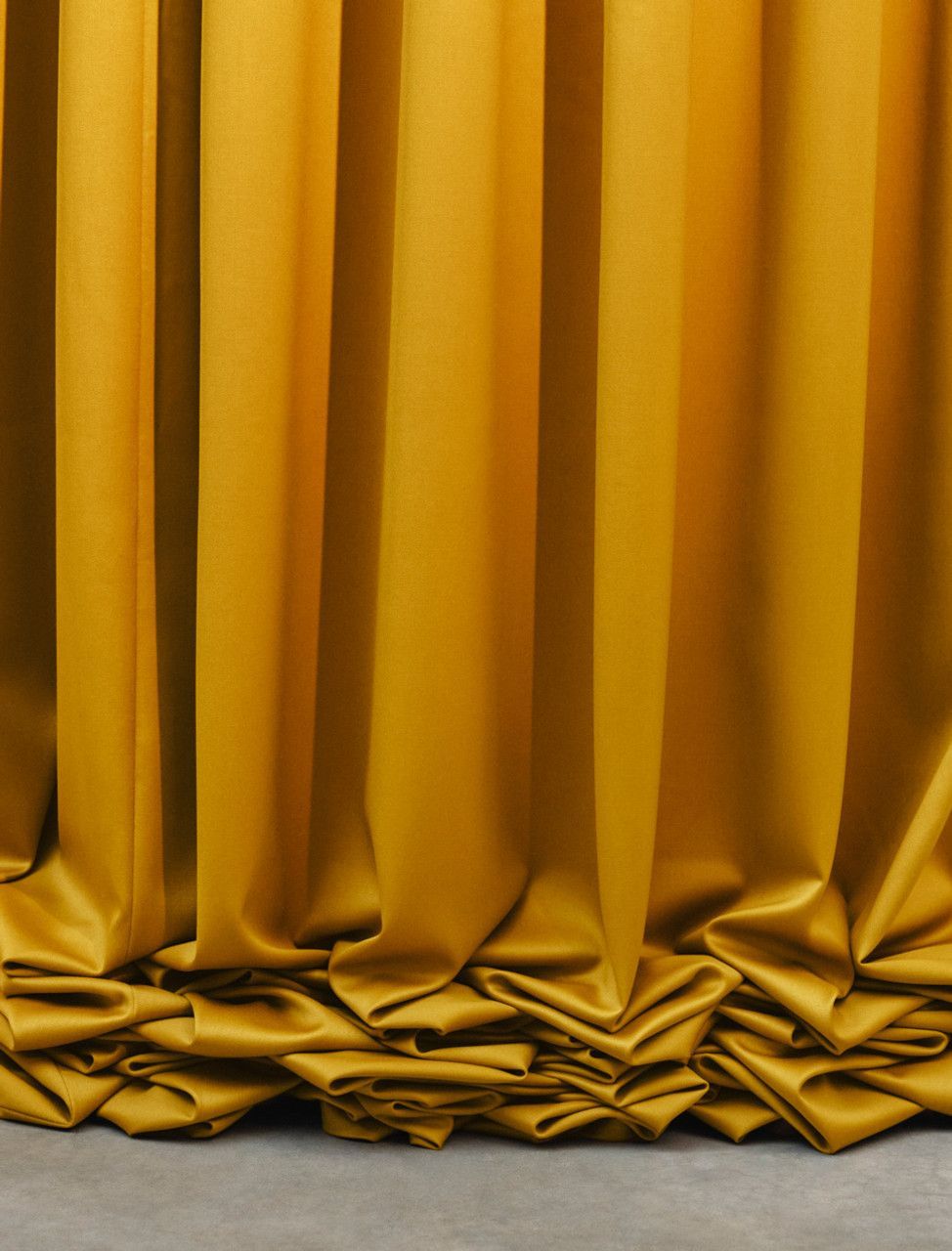 Vorhang aus Wollsatin bei GesprächsSTOFF von Ulrike Wachter in Langenlonsheim