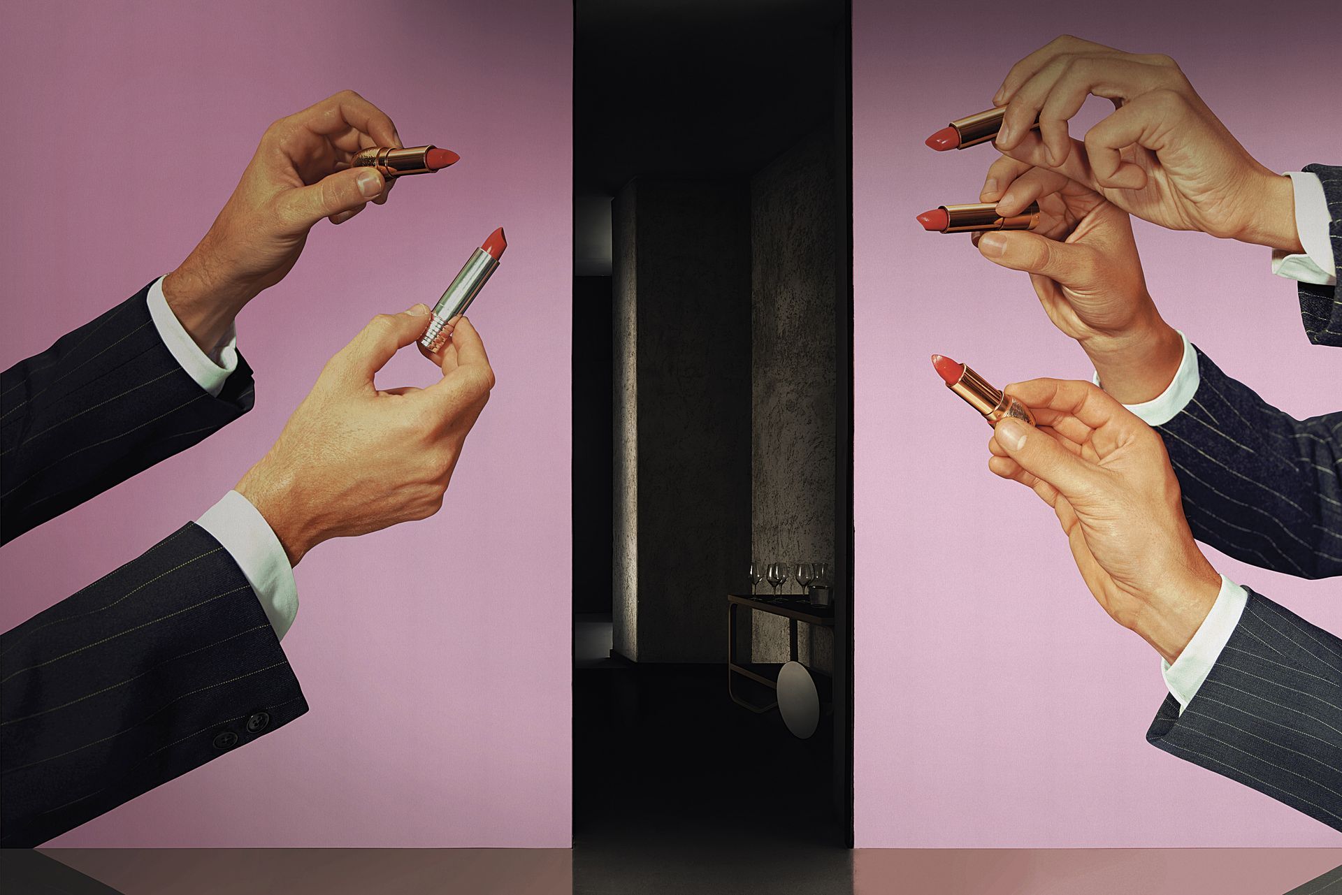 Extravagante Tapete BEAUTY IS NOTHING von LondonArt bei GesprächsSTOFF Ulrike Wachter in Langenlonsheim