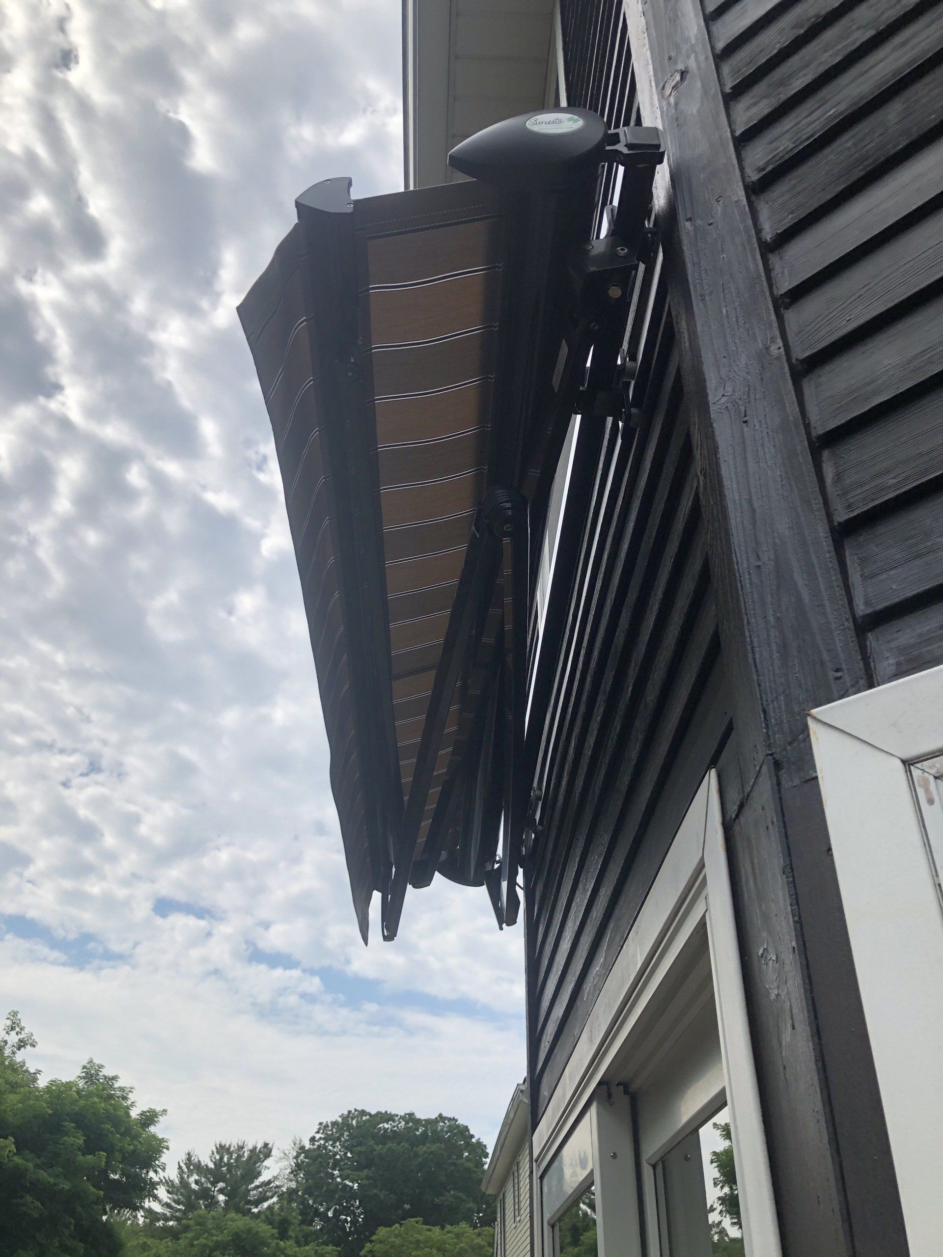 retractable awning