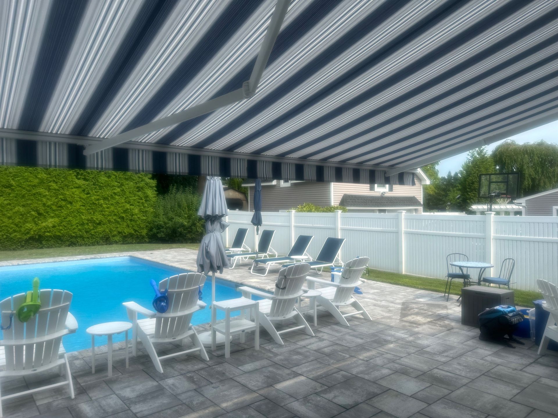 Retractable awning