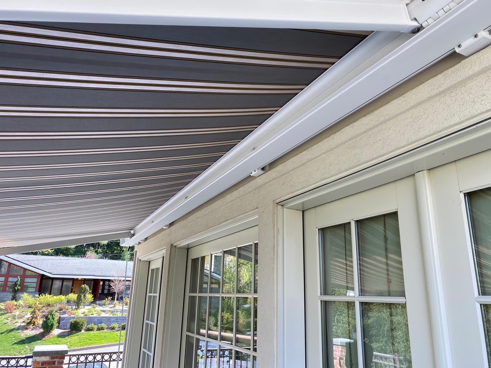 retractable awning