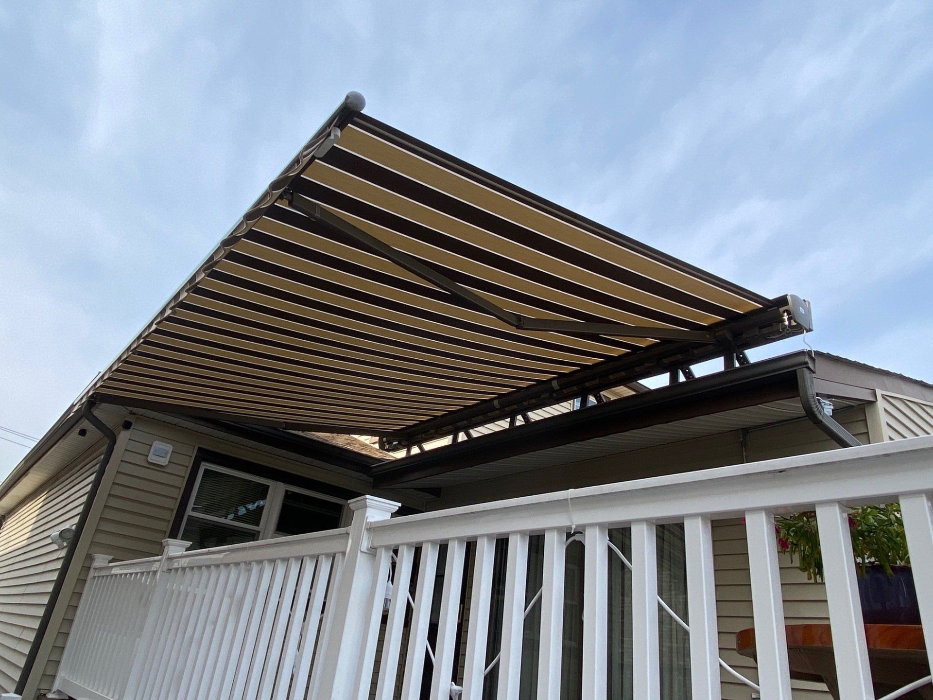 retractable awning