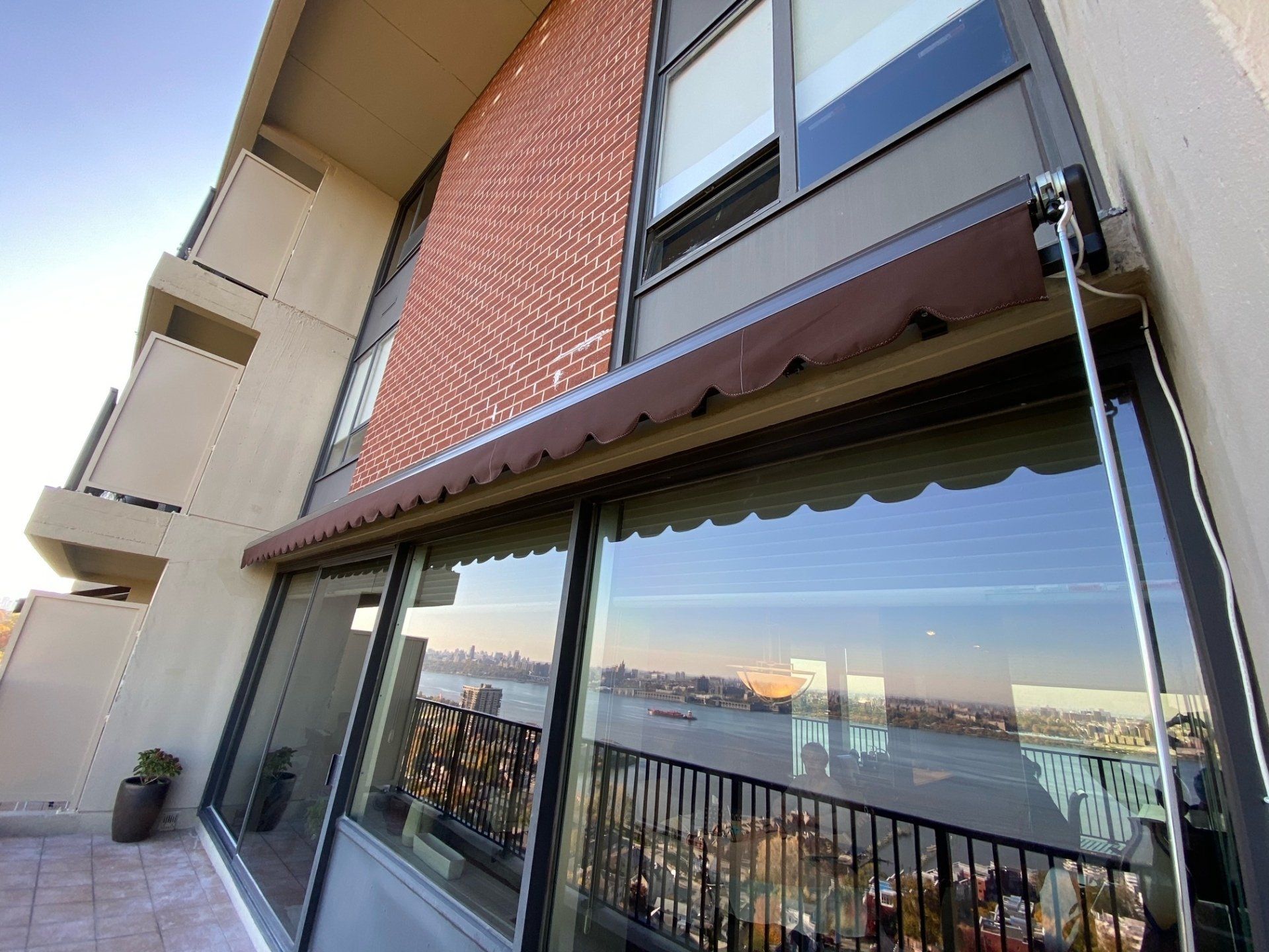 retractable awning