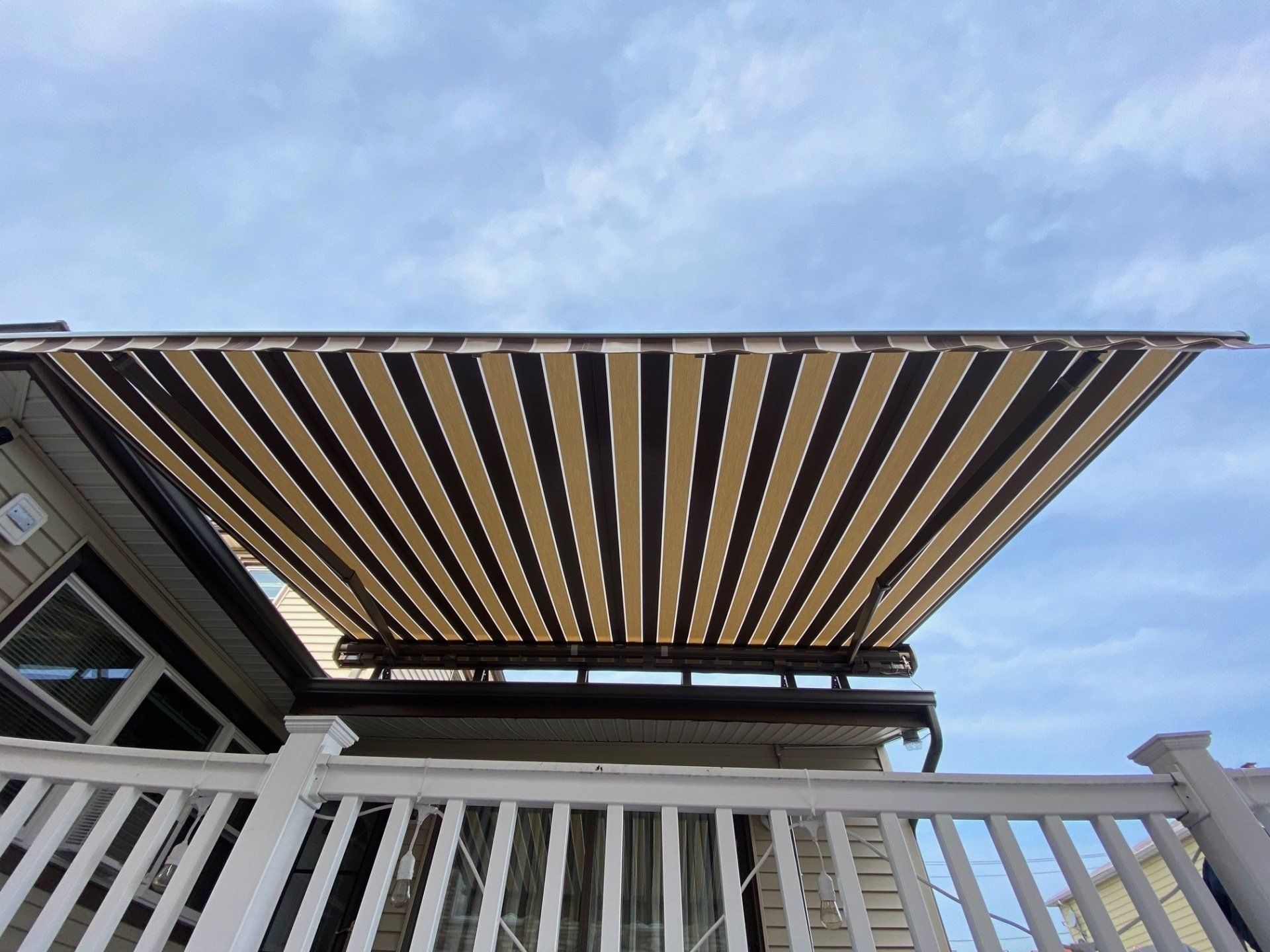 retractable awning