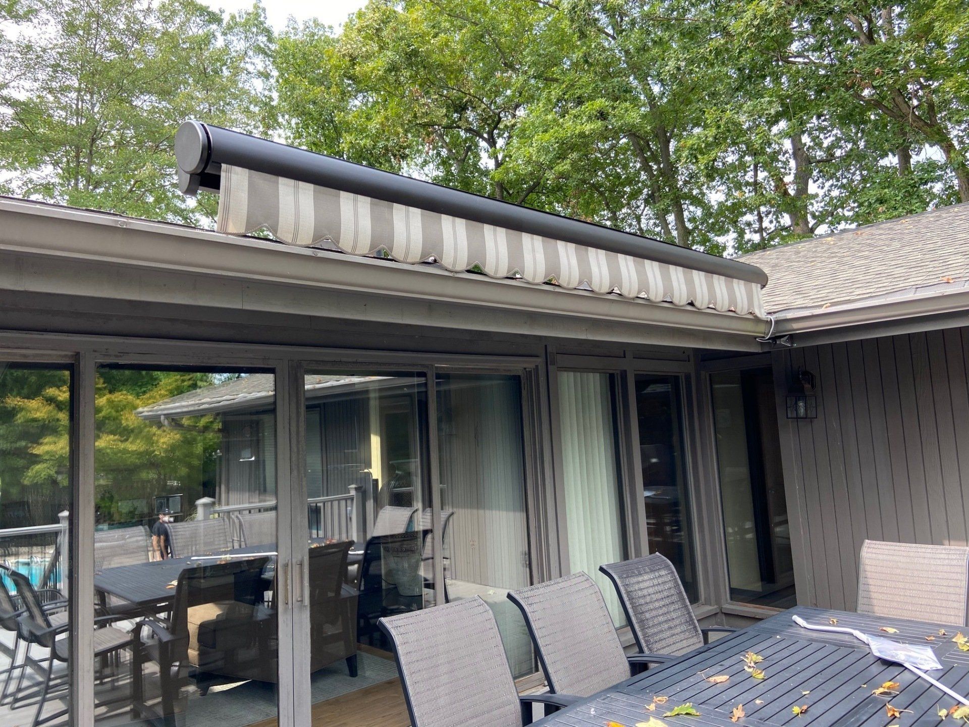 retractable awning
