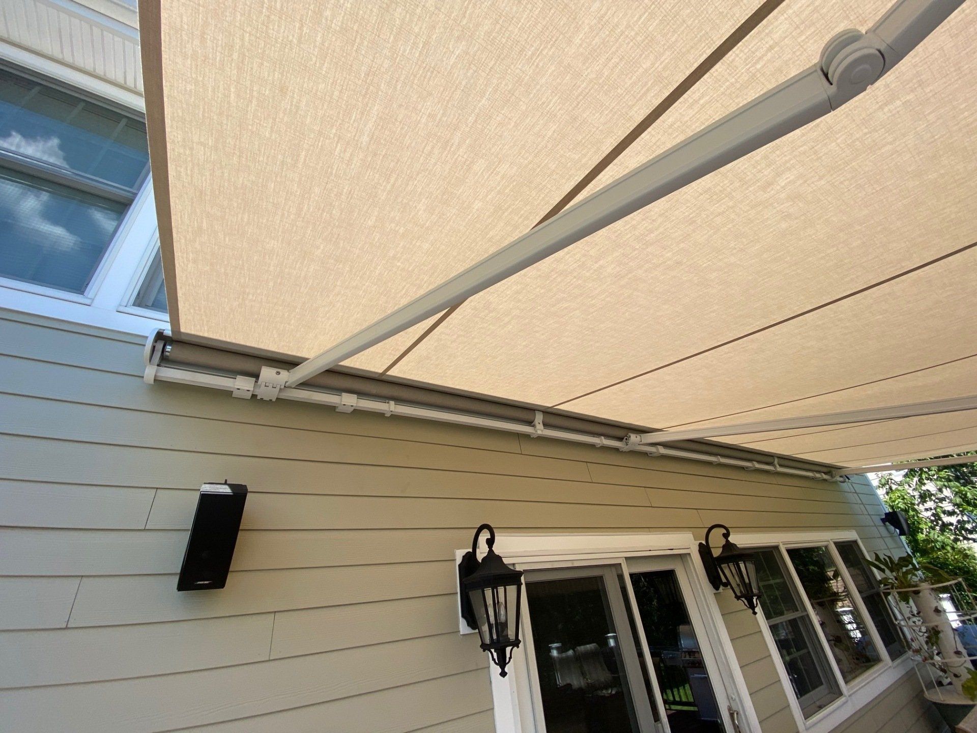retractable awning