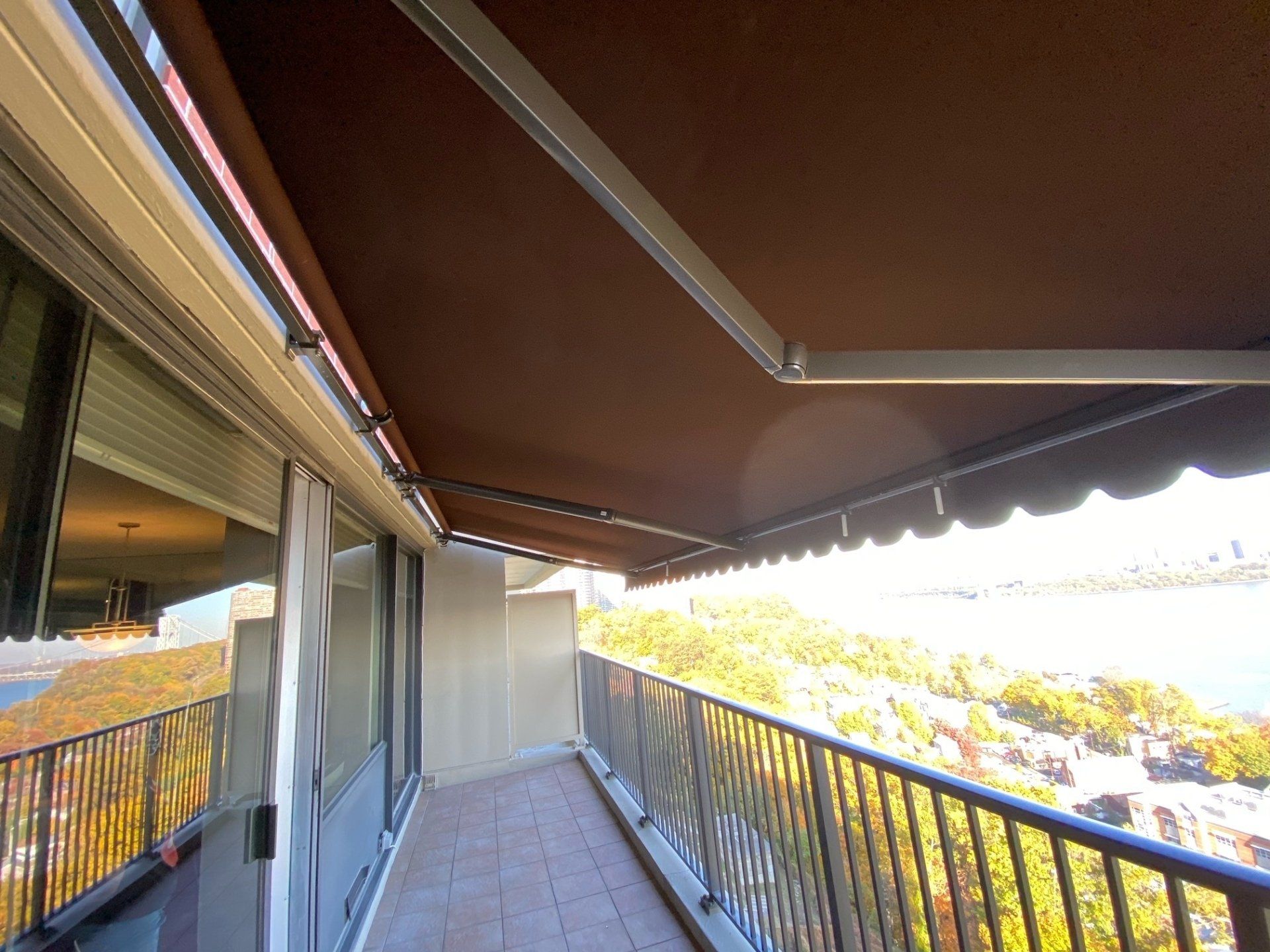 retractable awning