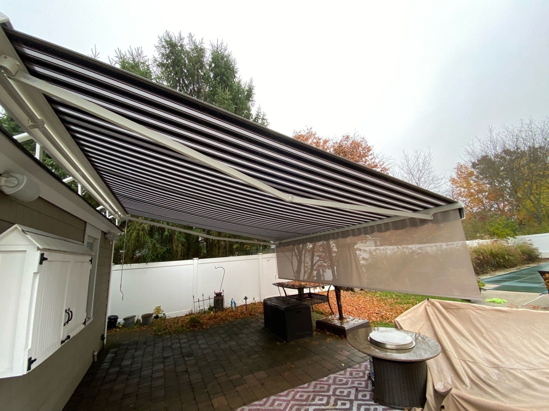 retractable awning