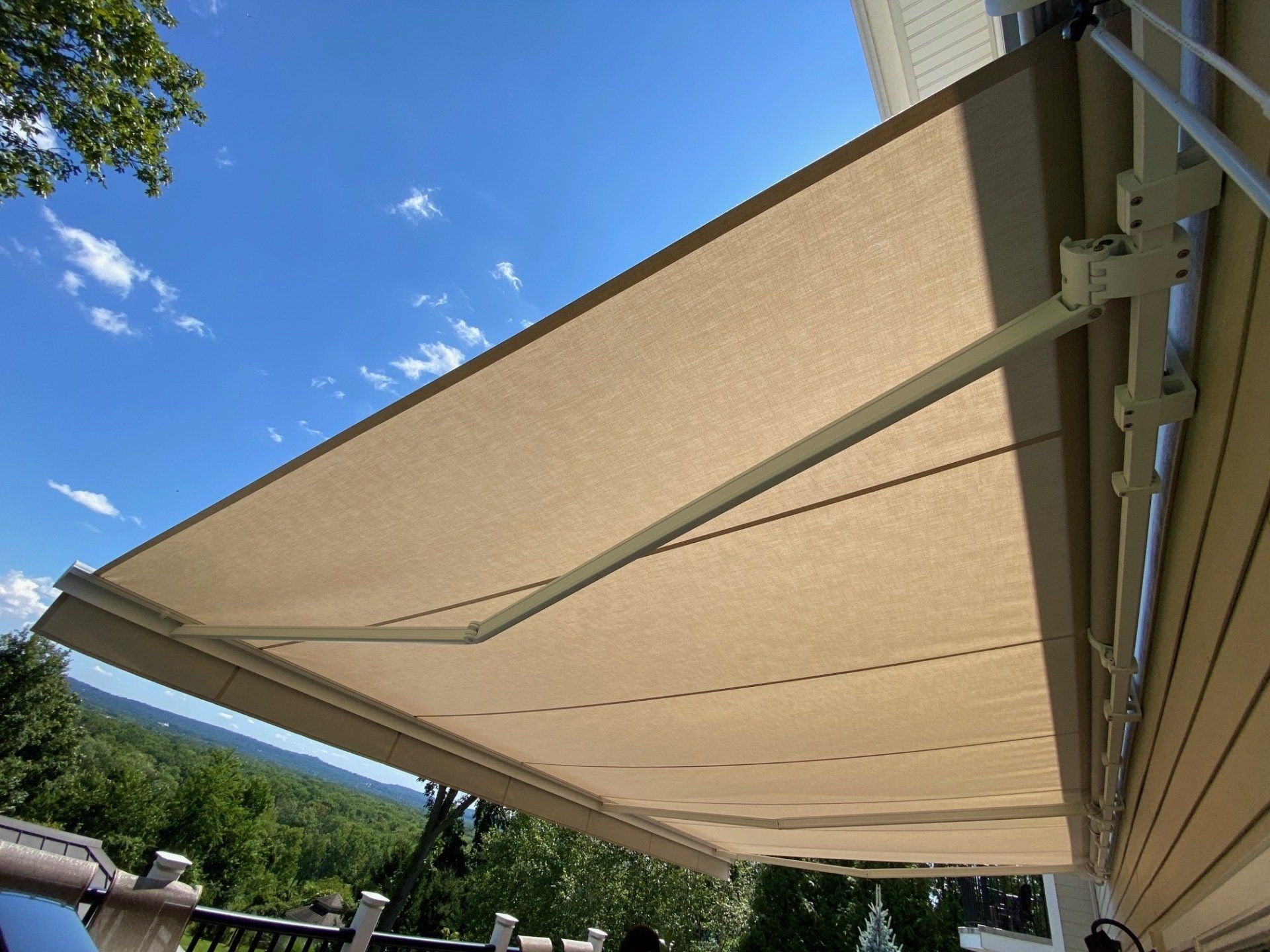 retractable awning