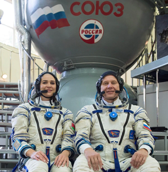 Marina Vasilevskaya e Oleg Novitsky. Roscosmos