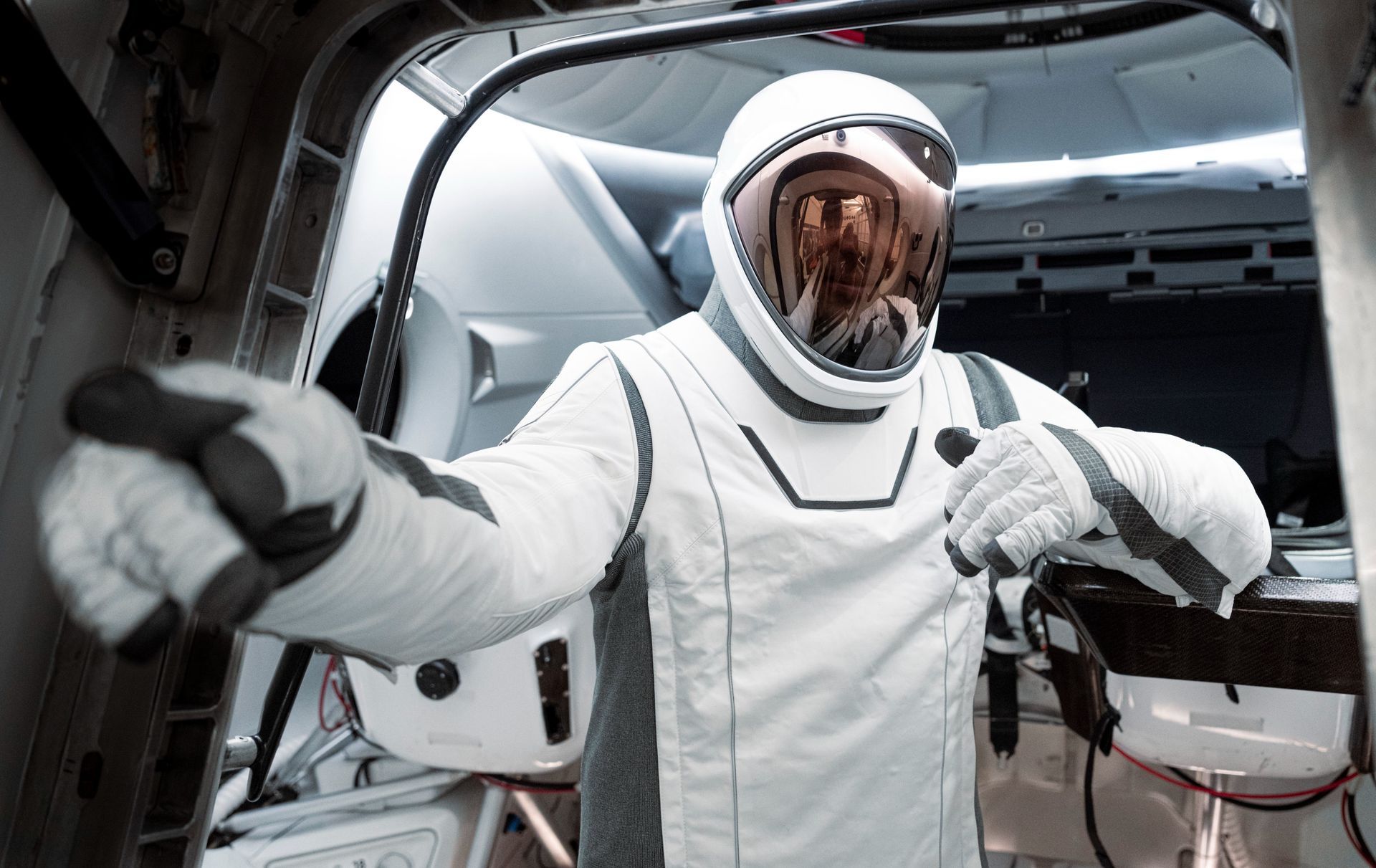 Le nuove tute per EVA di SpaceX