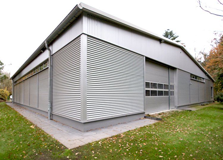 Lagrehalle in Stahlbauweise mit Sandwichelementen