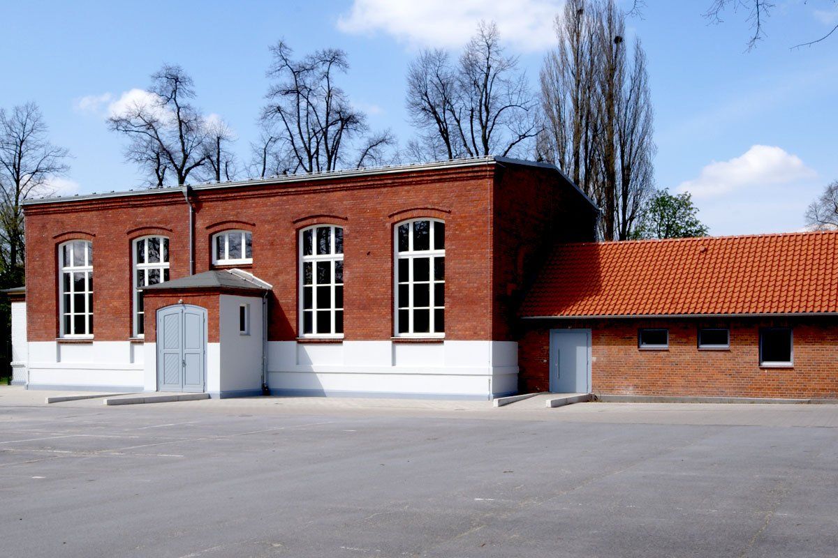 Sanierte denkmalgeschützte Schulsporthalle