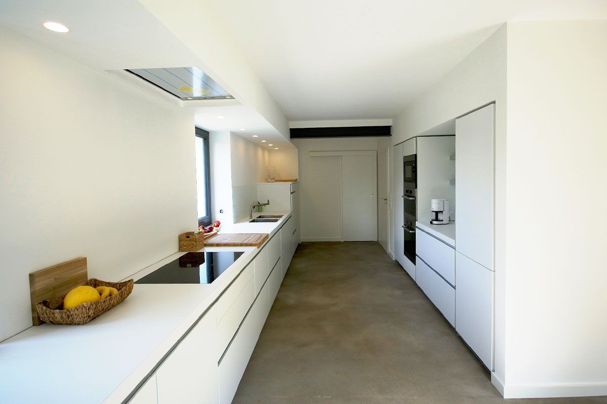 Küche mit geschliffenem Estrichboden