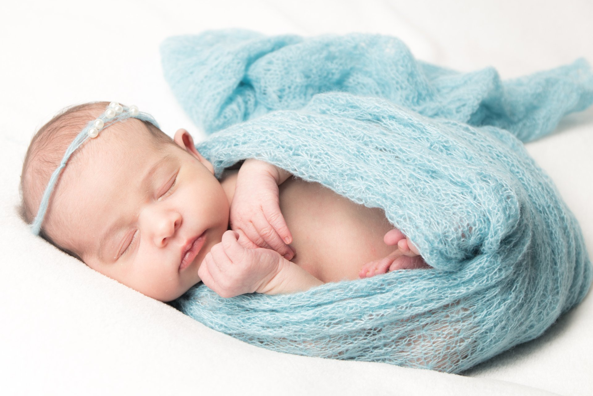 Relaxed newborn photos