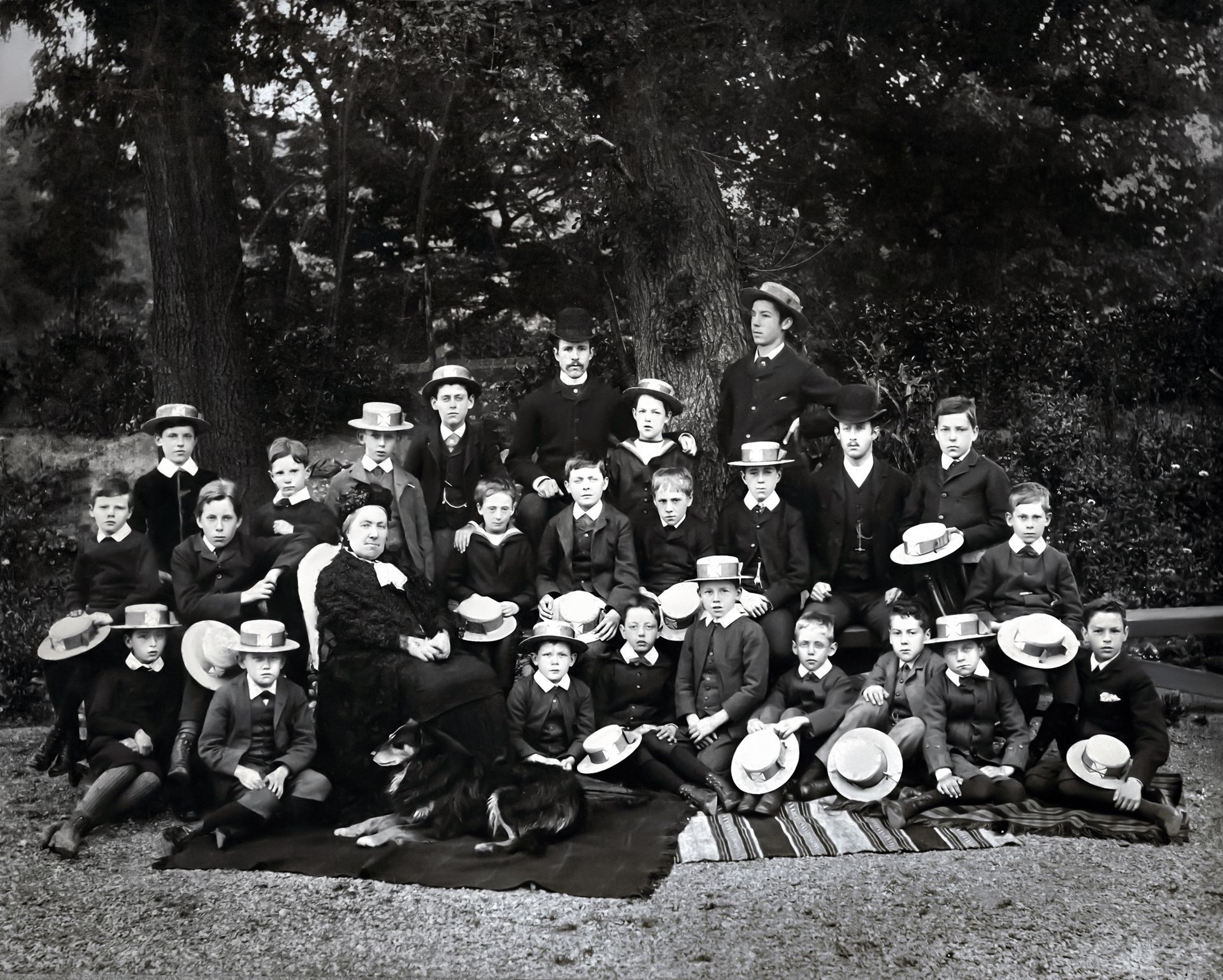 Miriam Billing with, to her right, Arthur Tansley