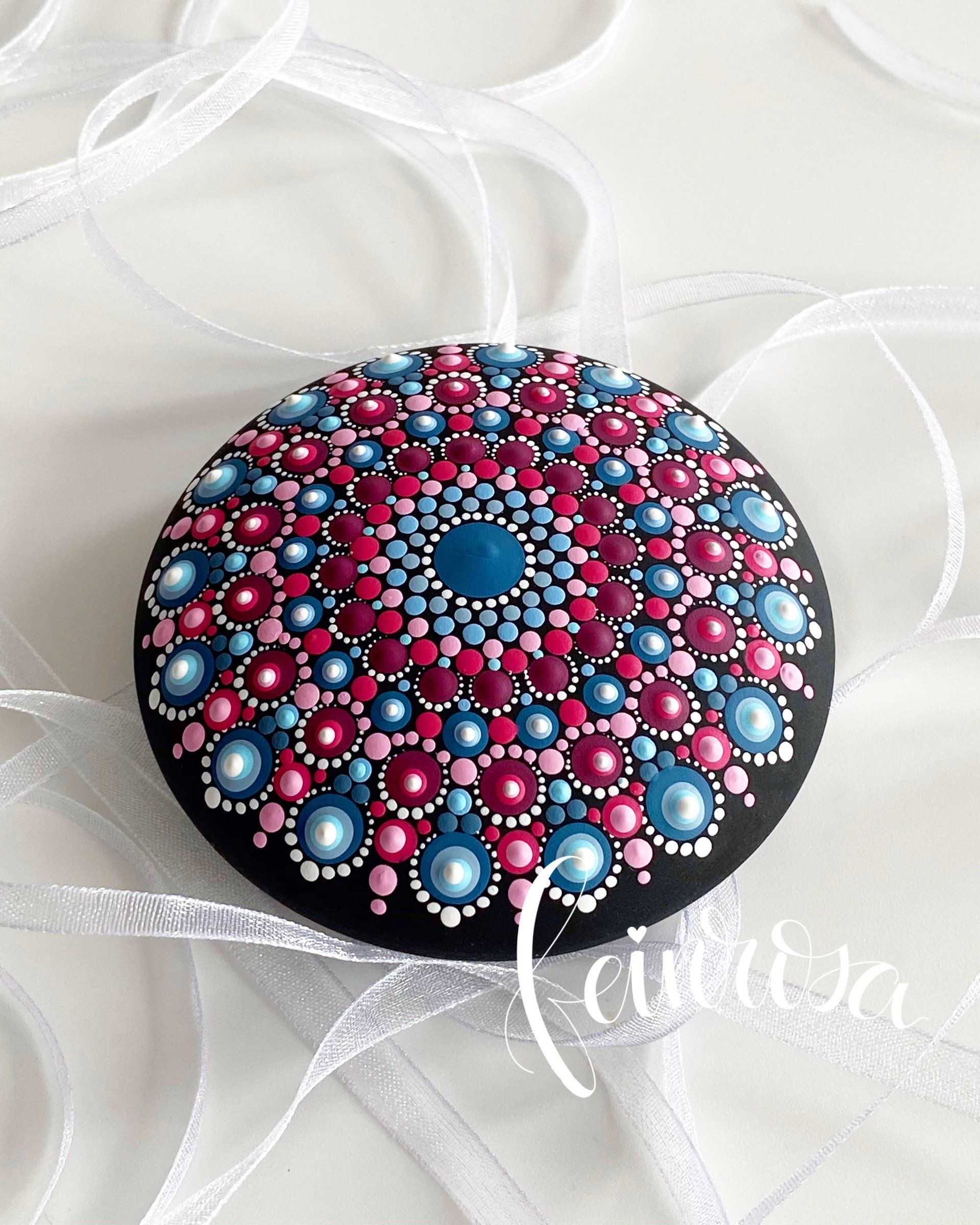 ©feinrosa. Handbemalte Kugeln mit Polka Dots. Dot-Painting. Handbemalte Steine und Mandala-Steine von Künstlerin Anja Gries, ©feinrosa.