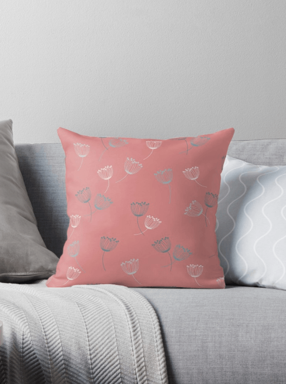 Home-Decor Kissen. Design und Produktmuster by Feinrosa. Die Grundfarbe des Kissens ist Blau-Grün. Das Muster des Kissens ist mit einem weißen Kalligrafie-Musterdesign verziert. Das Produktmuster besteht aus weißen, kalligrafischen Design-Elementen, die wie in der Kalligrafie-Kunst feine Linien und breitere Aufstriche zeigen. Das Home-Decor Kissen ist bei Society6 erhältlich.
