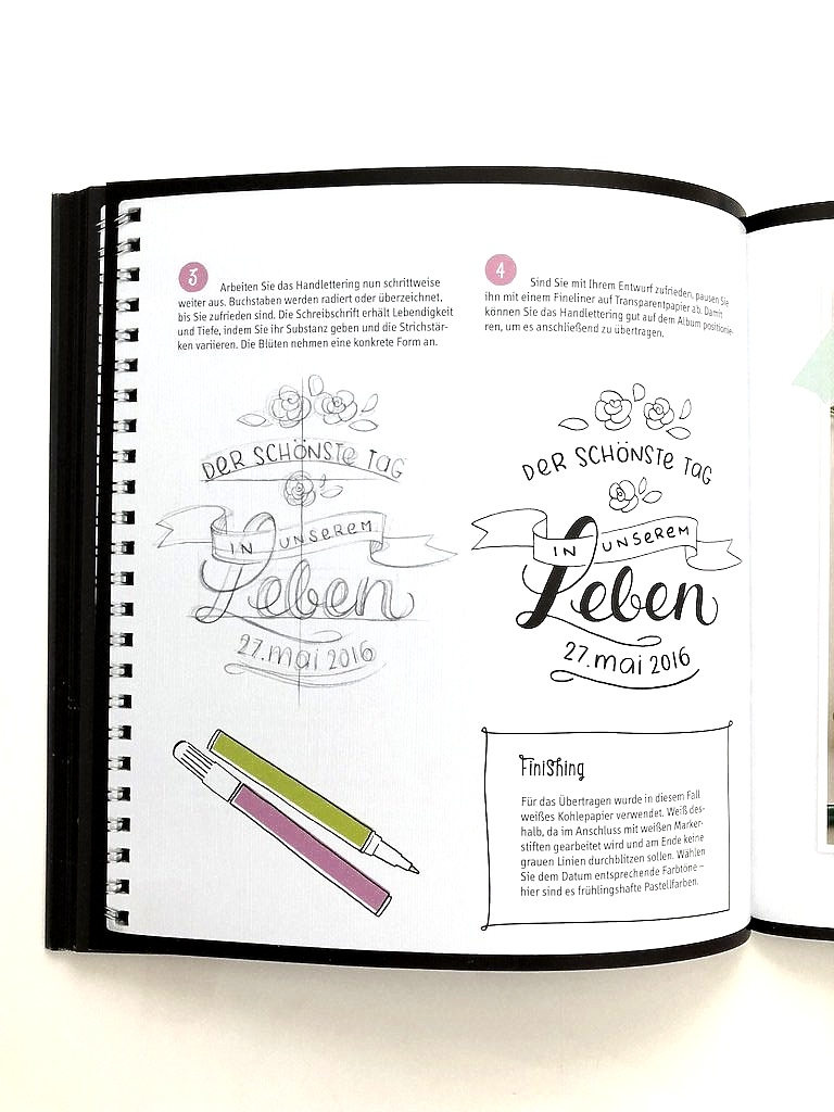 Handlettering Bleistift-Entwurf (Skizze) gegenüber dem finalen Handlettering von Frau Annika.