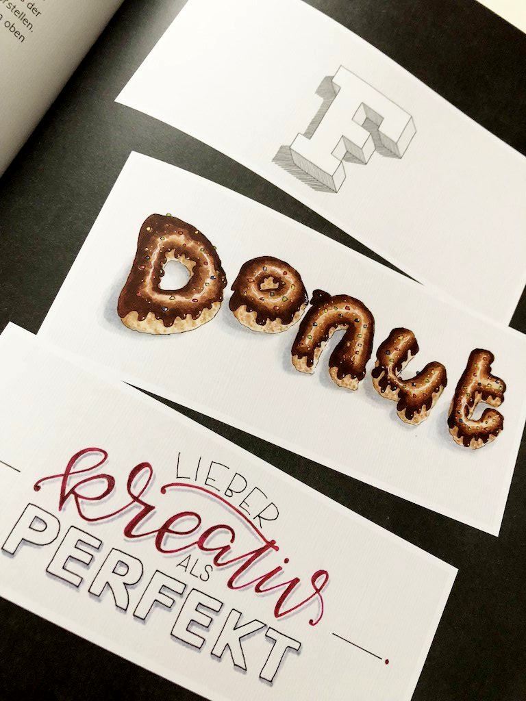 Illsutration eines Donats mit Handlettering in moderner Kalligrafie geschrieben.
